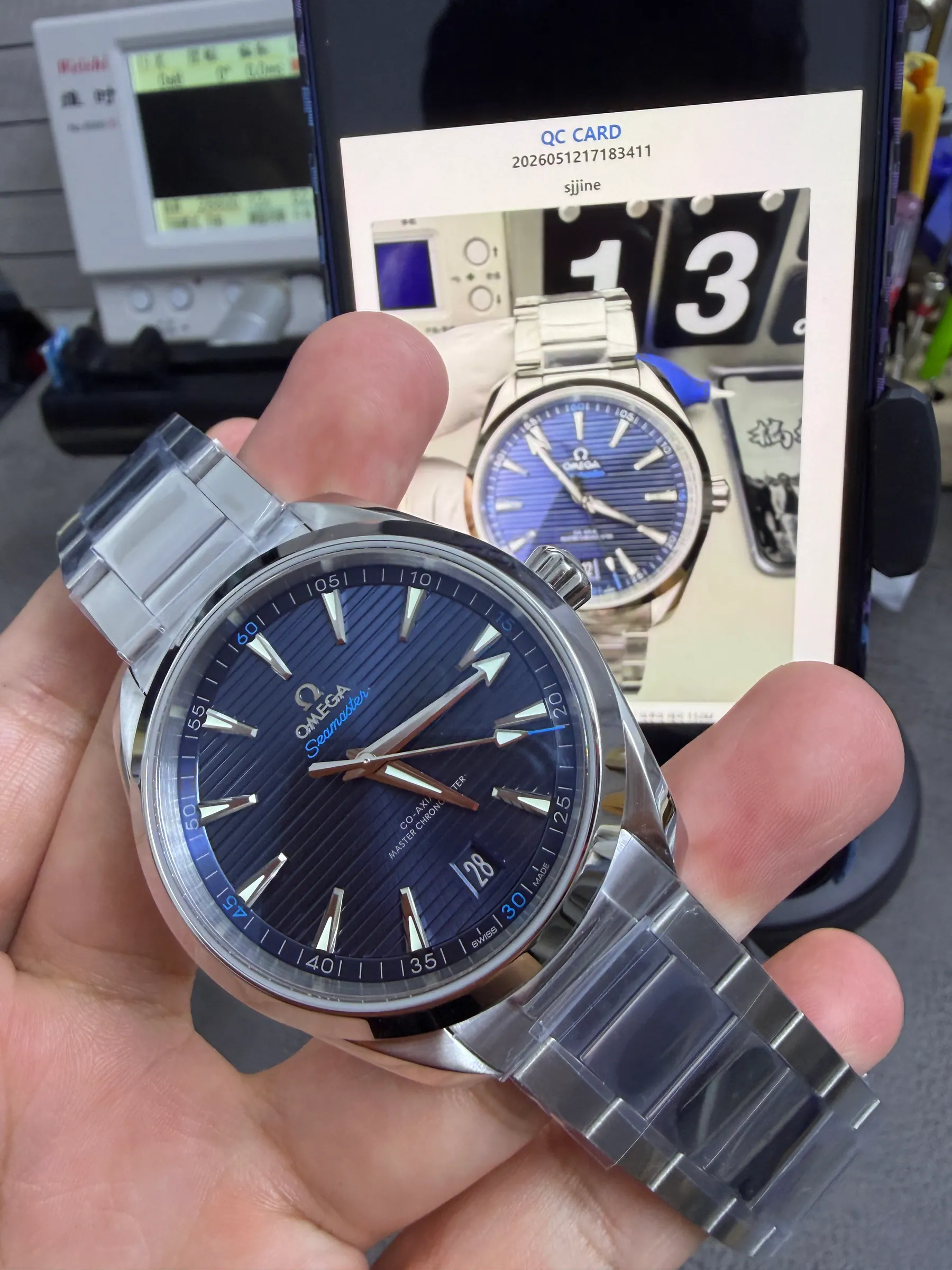 VS | 8900机芯 | 41mm | 海马 Aqua Terra 150M