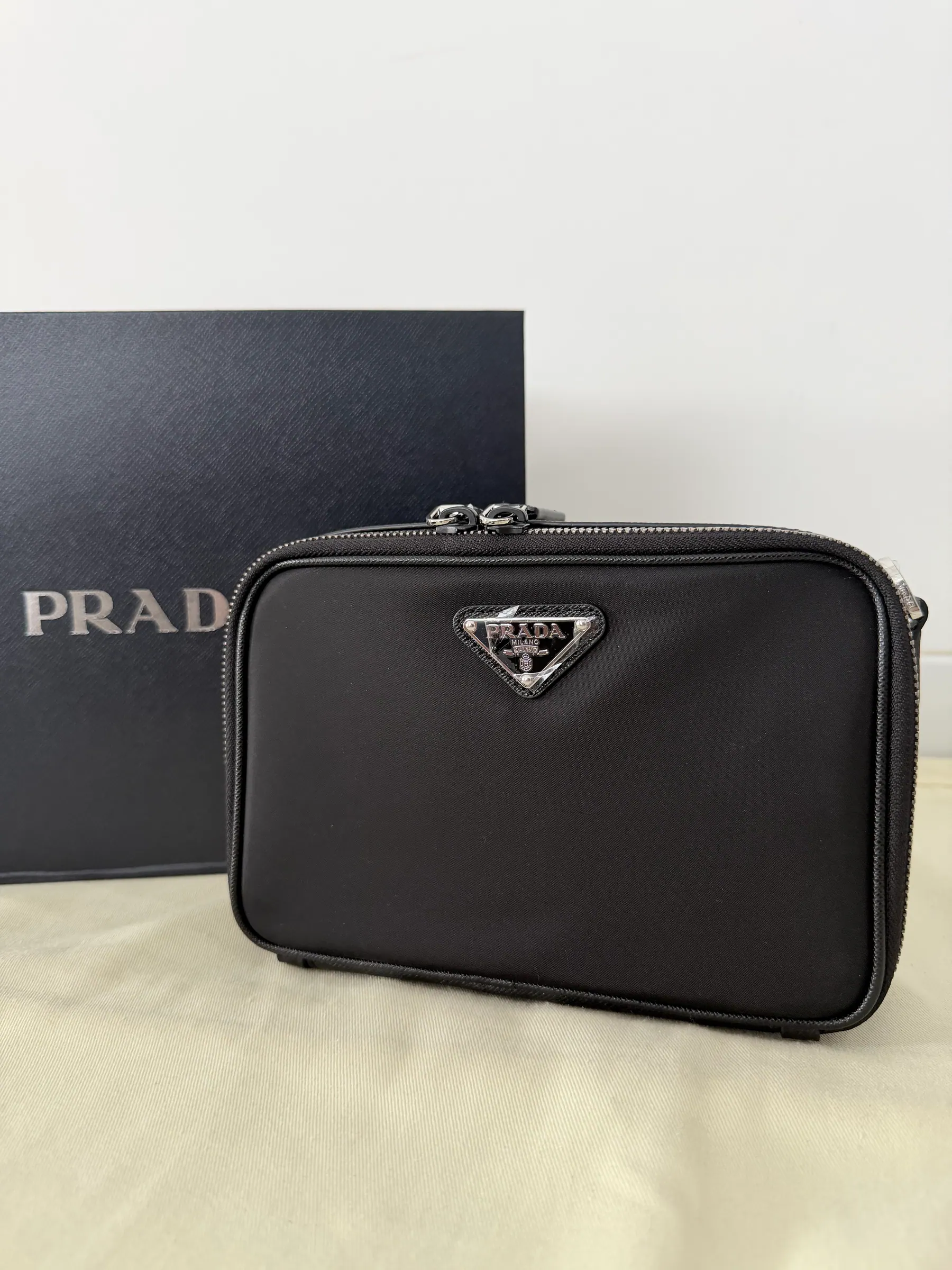 Prada Brique 再生尼龙和 Saffiano 皮革手袋 2VH070 19x12.5x5.5cm