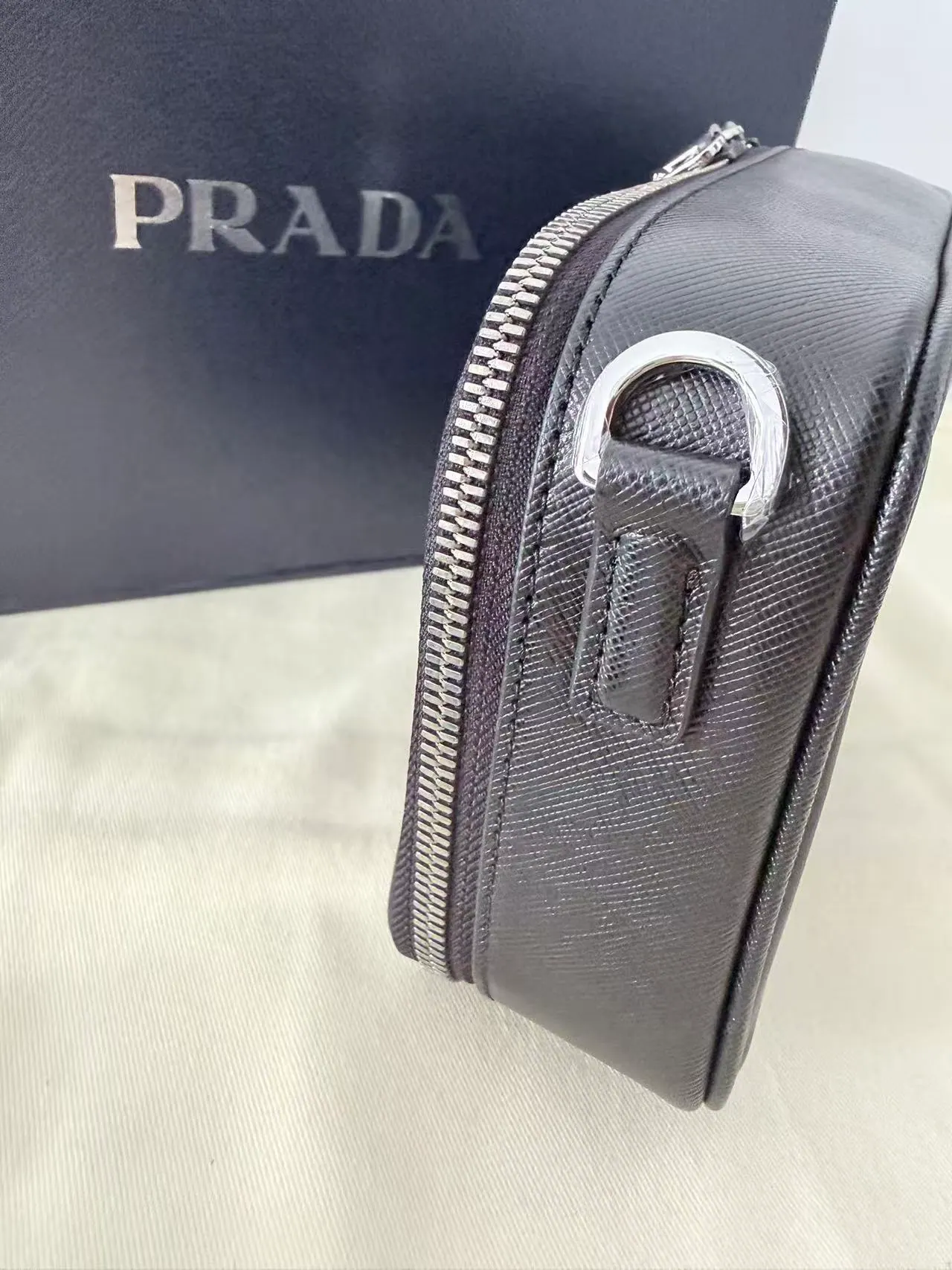 Prada Brique 再生尼龙和 Saffiano 皮革手袋 2VH070 19x12.5x5.5cm