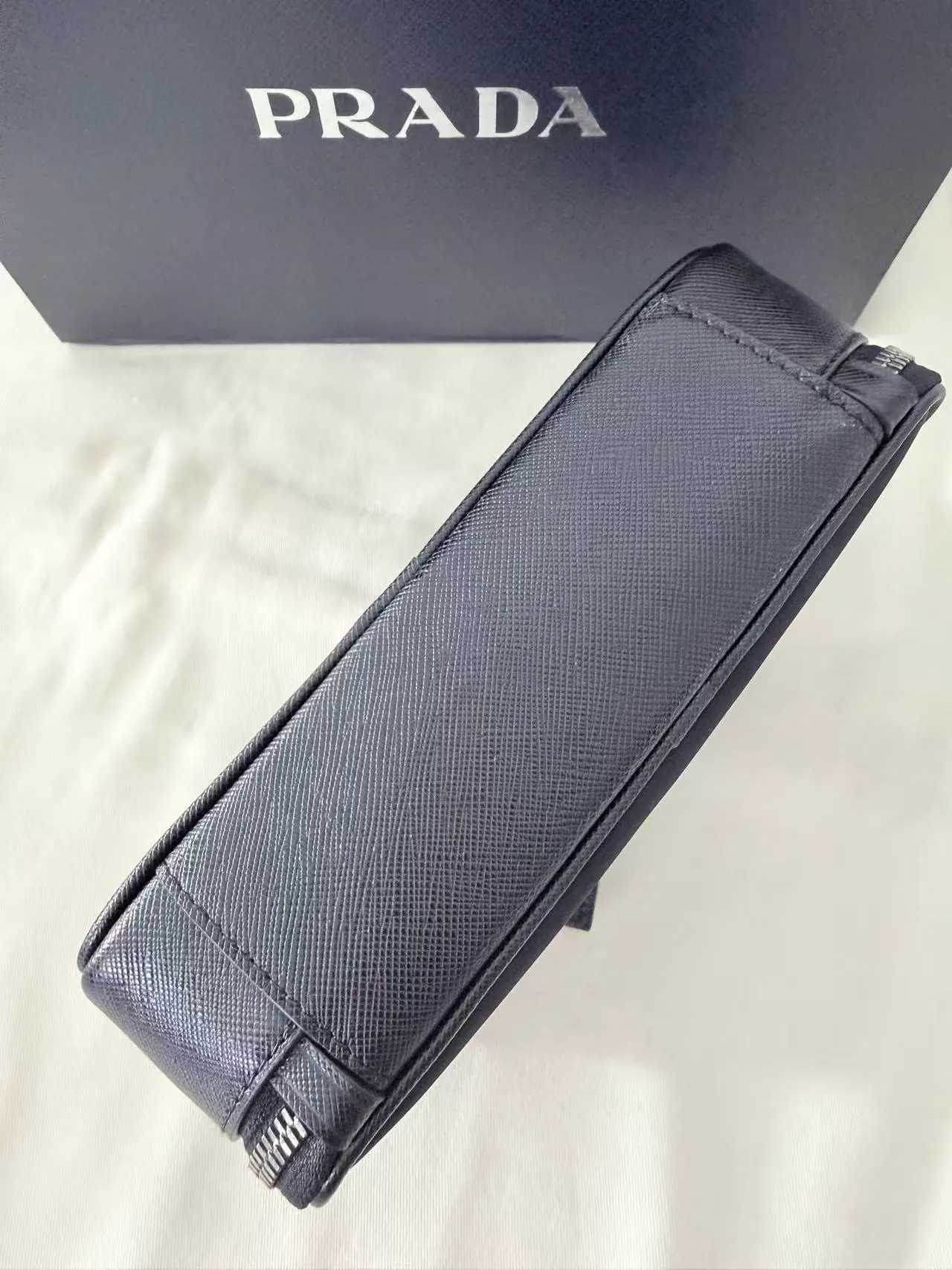 Prada Brique 再生尼龙和 Saffiano 皮革手袋 2VH070 19x12.5x5.5cm