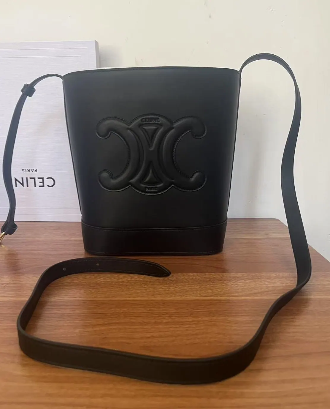 Celine Cuir Triomphe 小号水桶包 113783DU3 30 x 22 x 13cm