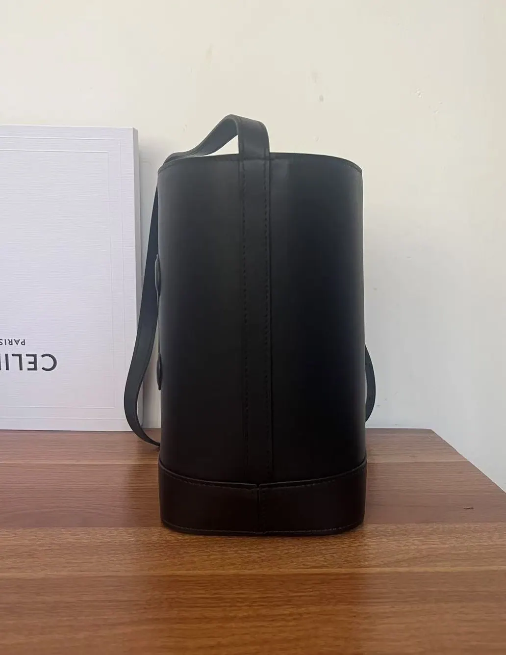 Celine Cuir Triomphe 小号水桶包 113783DU3 30 x 22 x 13cm