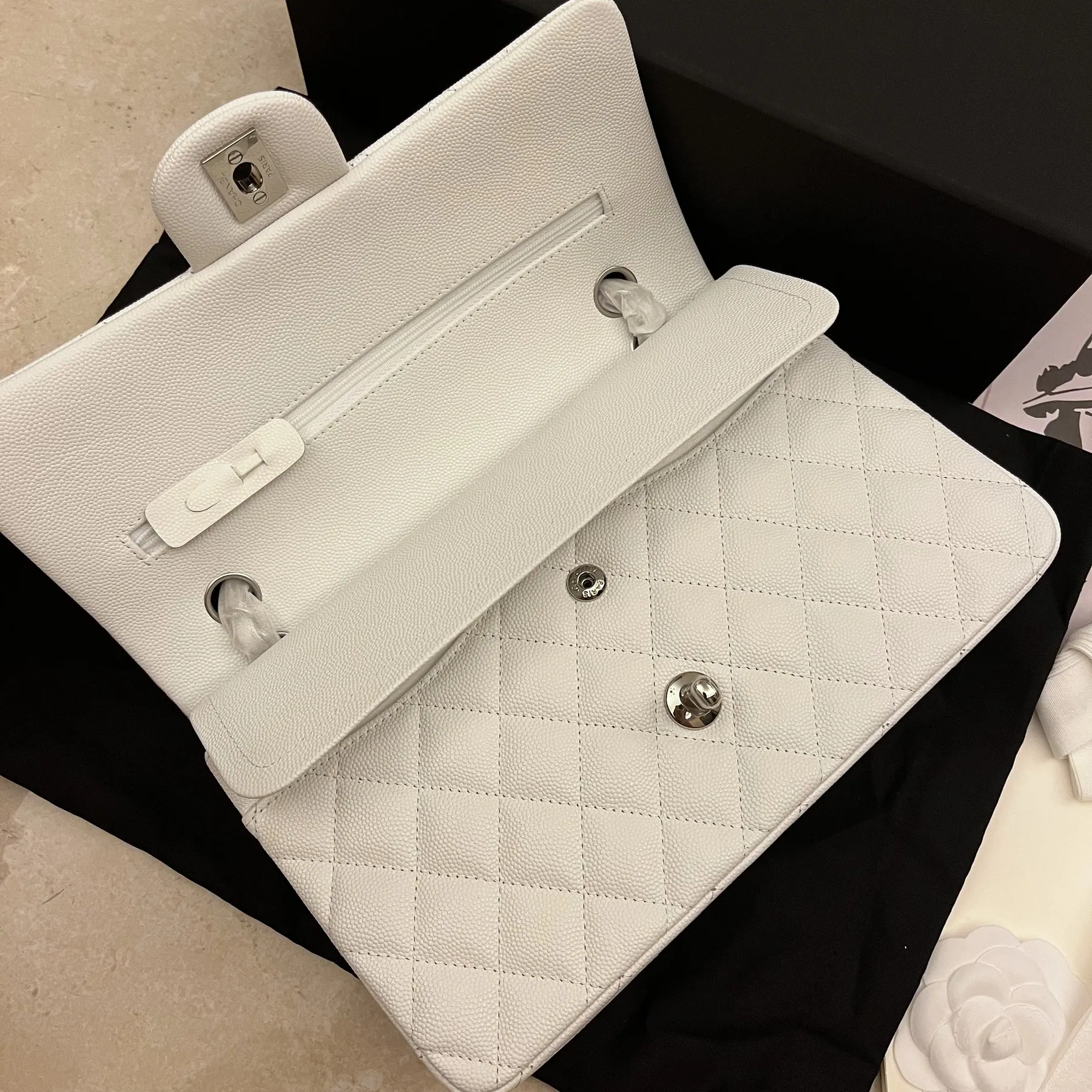 ƆC Classic Caviar Flap Bag Medium 25cm 112