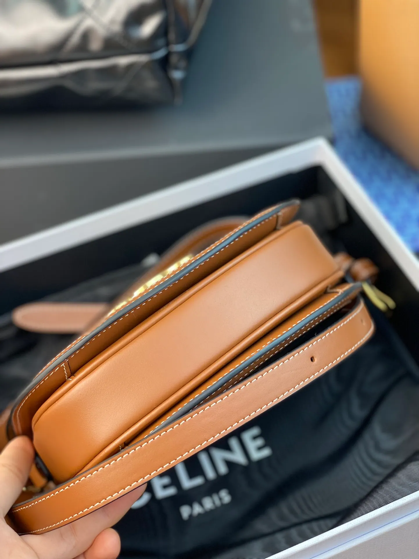 CELINE Triomphe Teen Besace 斜挎包 110962 18.5 x 16 x 6cm