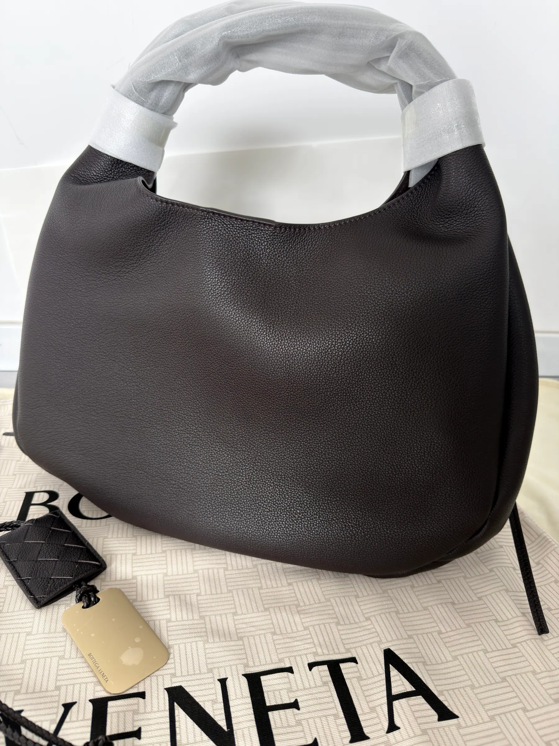 Bottega Veneta Campana 大号档案廓形单肩包 844251 39*24*18.5cm