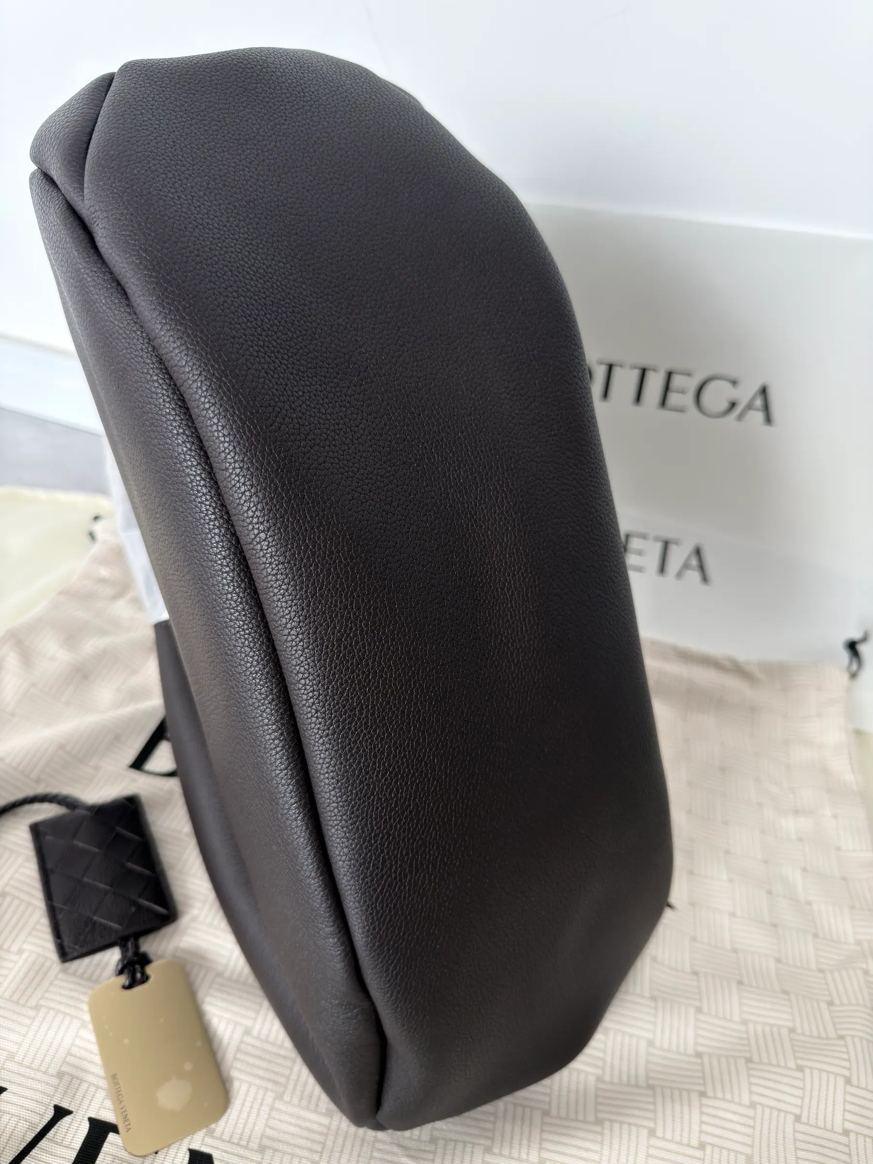 Bottega Veneta Campana 大号档案廓形单肩包 844251 39*24*18.5cm
