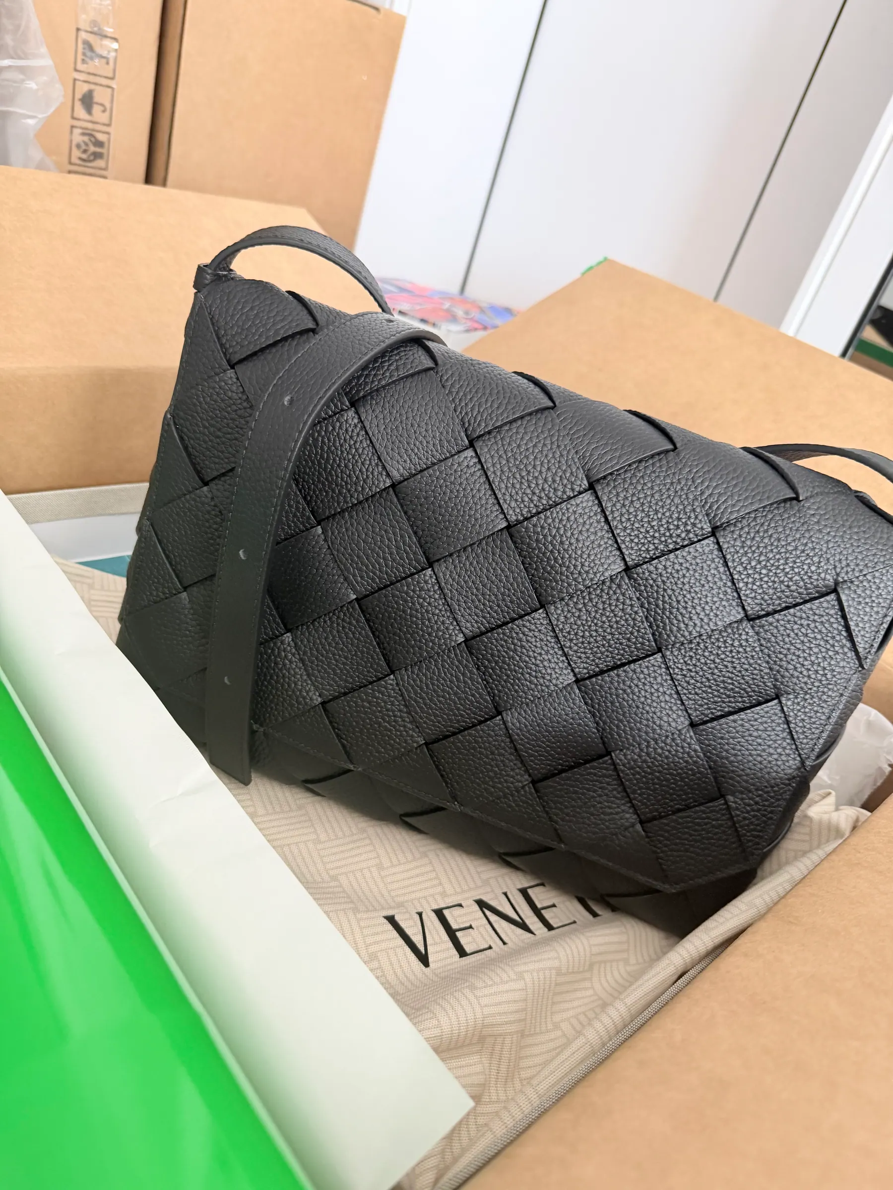 25SS 葆蝶家 M 大号 Diago 斜挎邮差包 815796 32*21.5*5cm