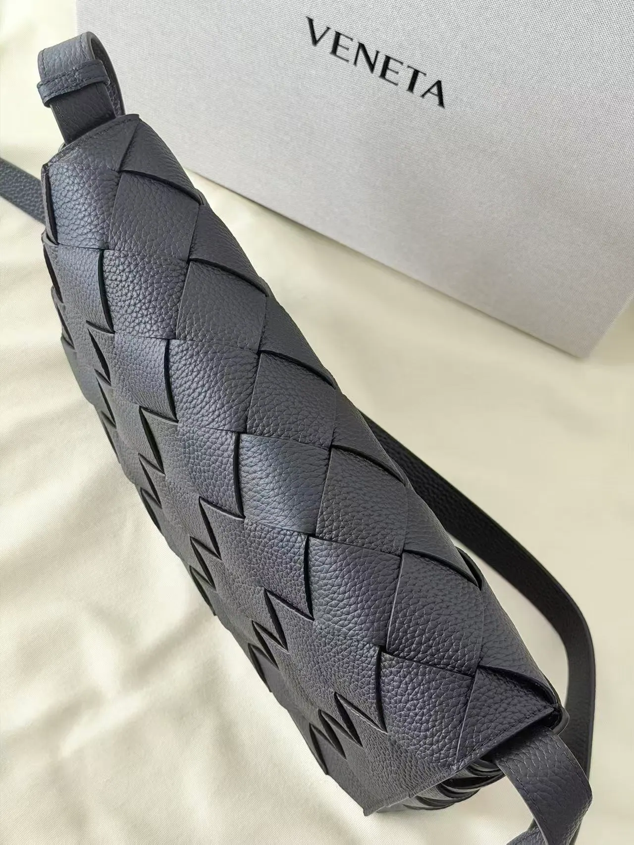 25SS 葆蝶家 M 大号 Diago 斜挎邮差包 815796 32*21.5*5cm