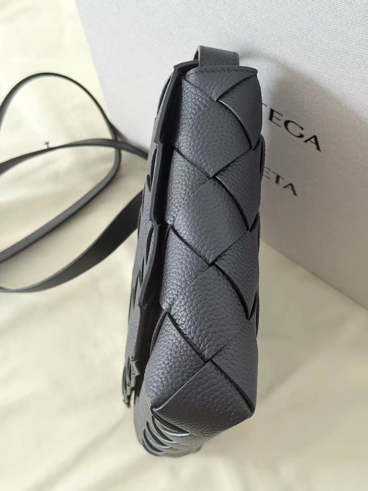 25SS 葆蝶家 M 大号 Diago 斜挎邮差包 815796 32*21.5*5cm