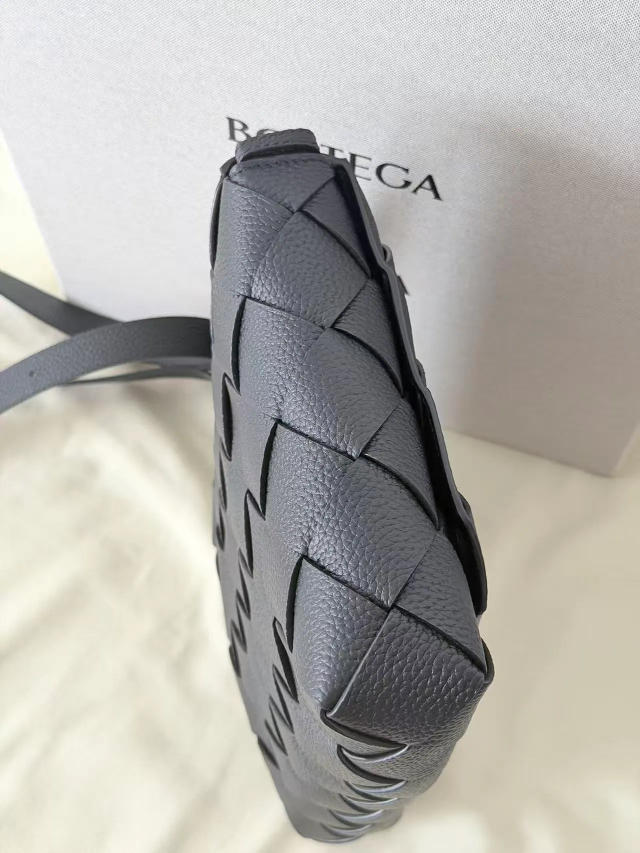 25SS 葆蝶家 M 大号 Diago 斜挎邮差包 815796 32*21.5*5cm