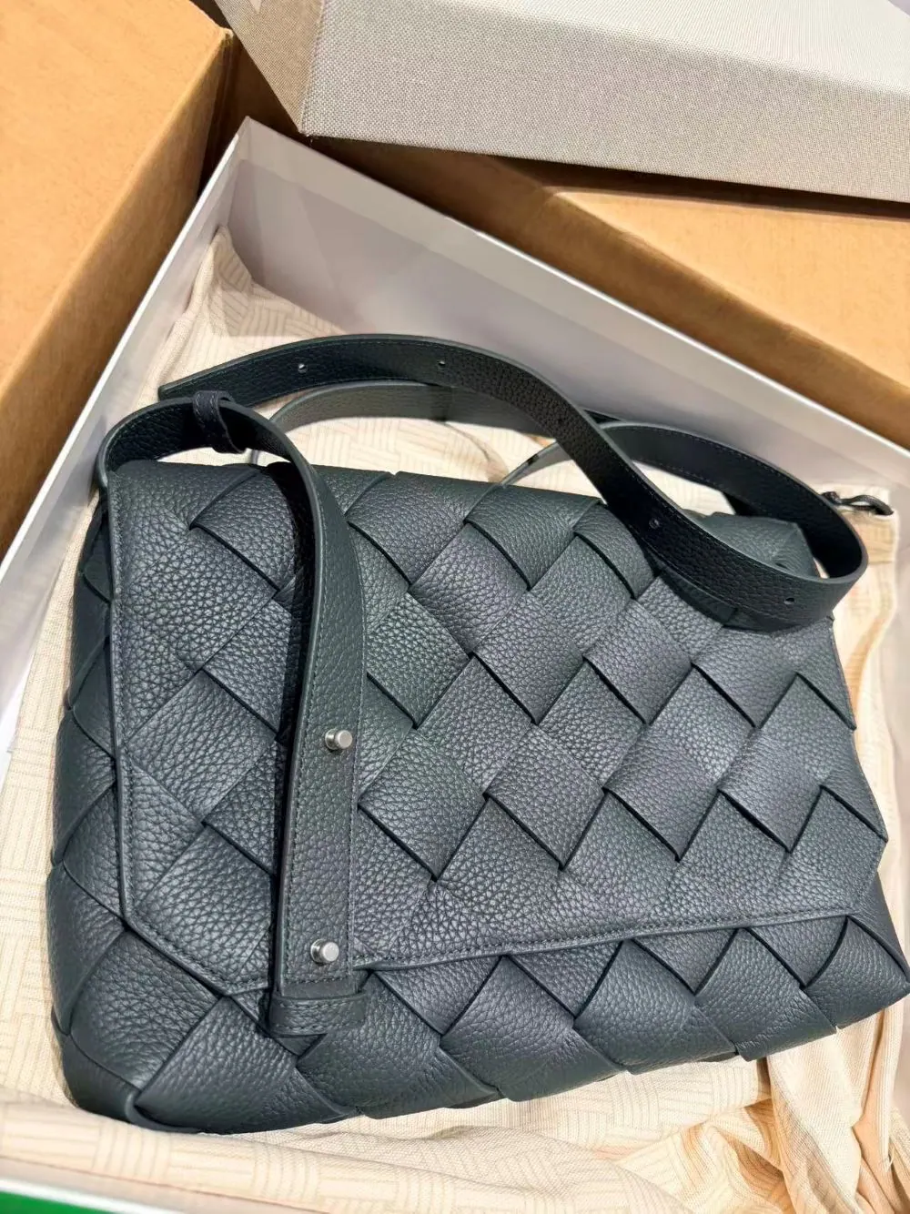 25SS Bottega Veneta M 大号 Diago 斜挎邮差包 815796 32*21.5*5cm
