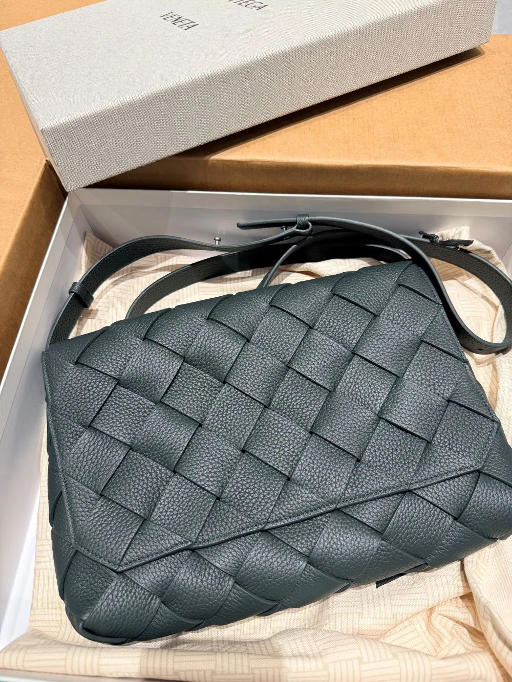 25SS Bottega Veneta M 大号 Diago 斜挎邮差包 815796 32*21.5*5cm