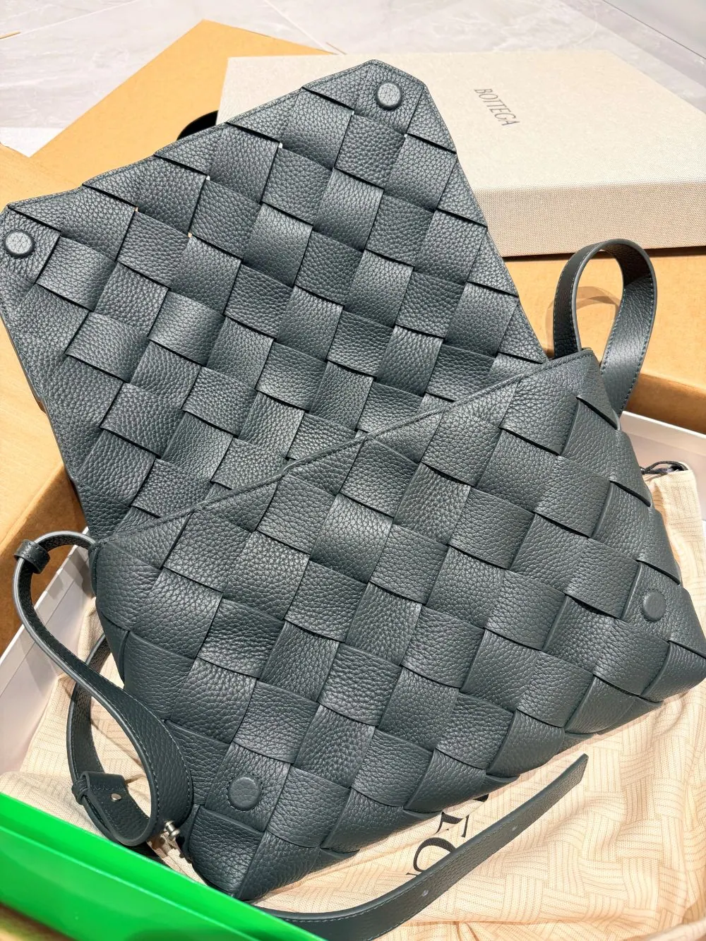 25SS Bottega Veneta M 大号 Diago 斜挎邮差包 815796 32*21.5*5cm