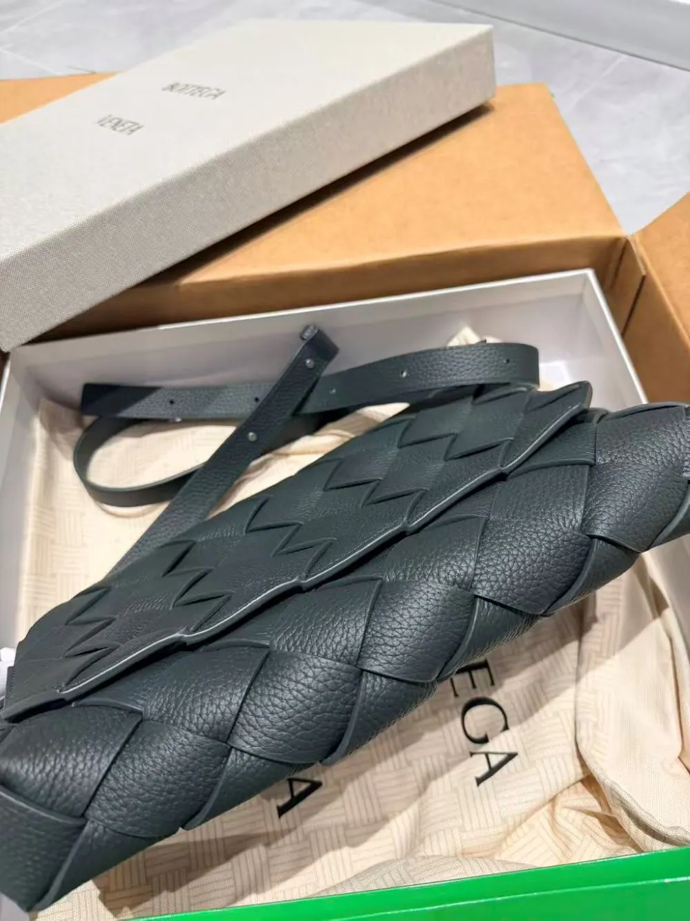 25SS Bottega Veneta M 大号 Diago 斜挎邮差包 815796 32*21.5*5cm