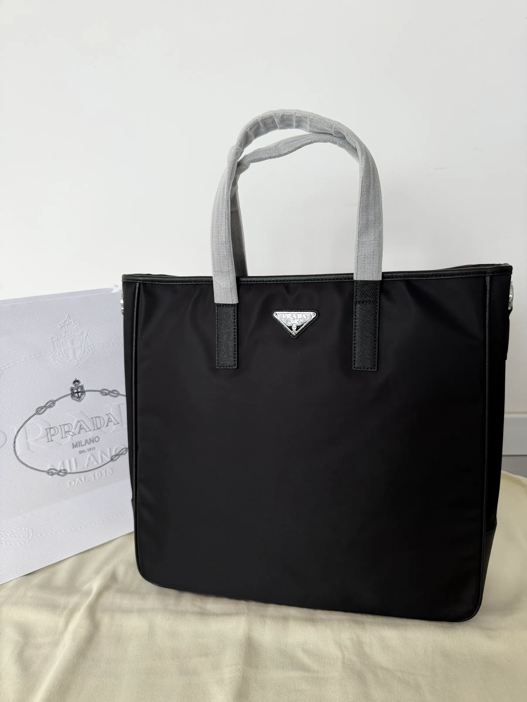 普拉达 Re-Nylon 和 Saffiano 皮革托特包 2VG064 36x34x10cm