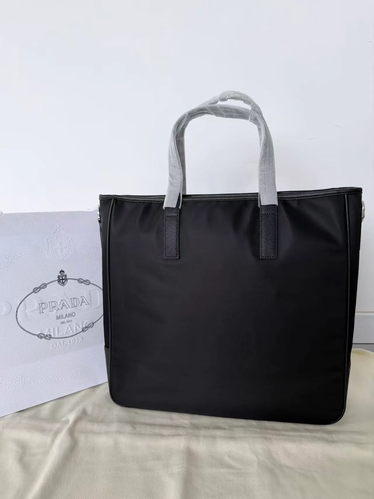 普拉达 Re-Nylon 和 Saffiano 皮革托特包 2VG064 36x34x10cm