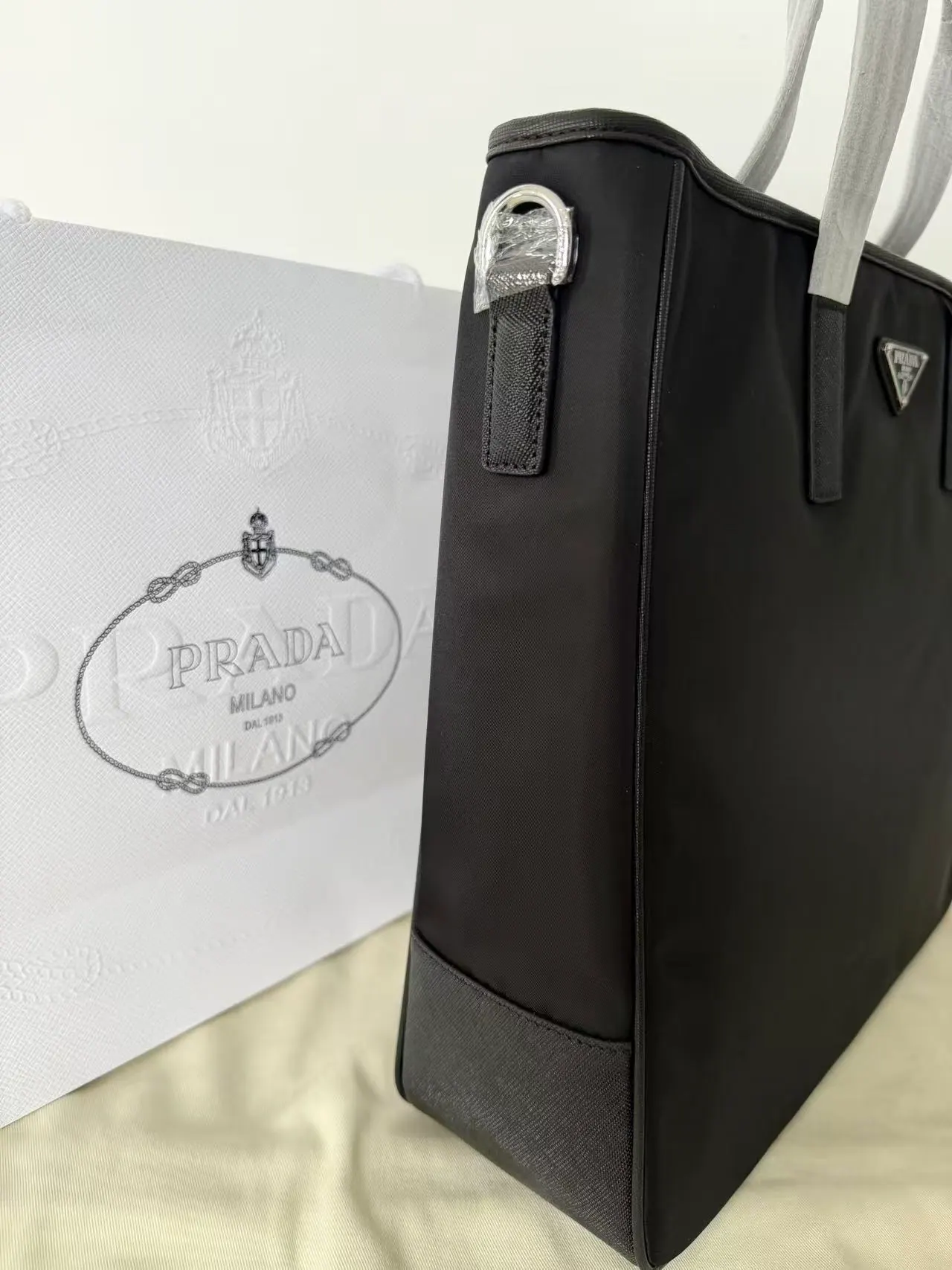 普拉达 Re-Nylon 和 Saffiano 皮革托特包 2VG064 36x34x10cm