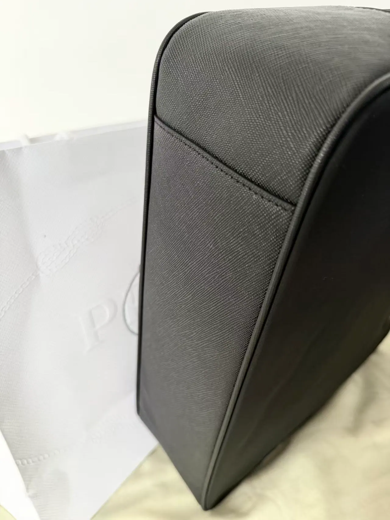 普拉达 Re-Nylon 和 Saffiano 皮革托特包 2VG064 36x34x10cm
