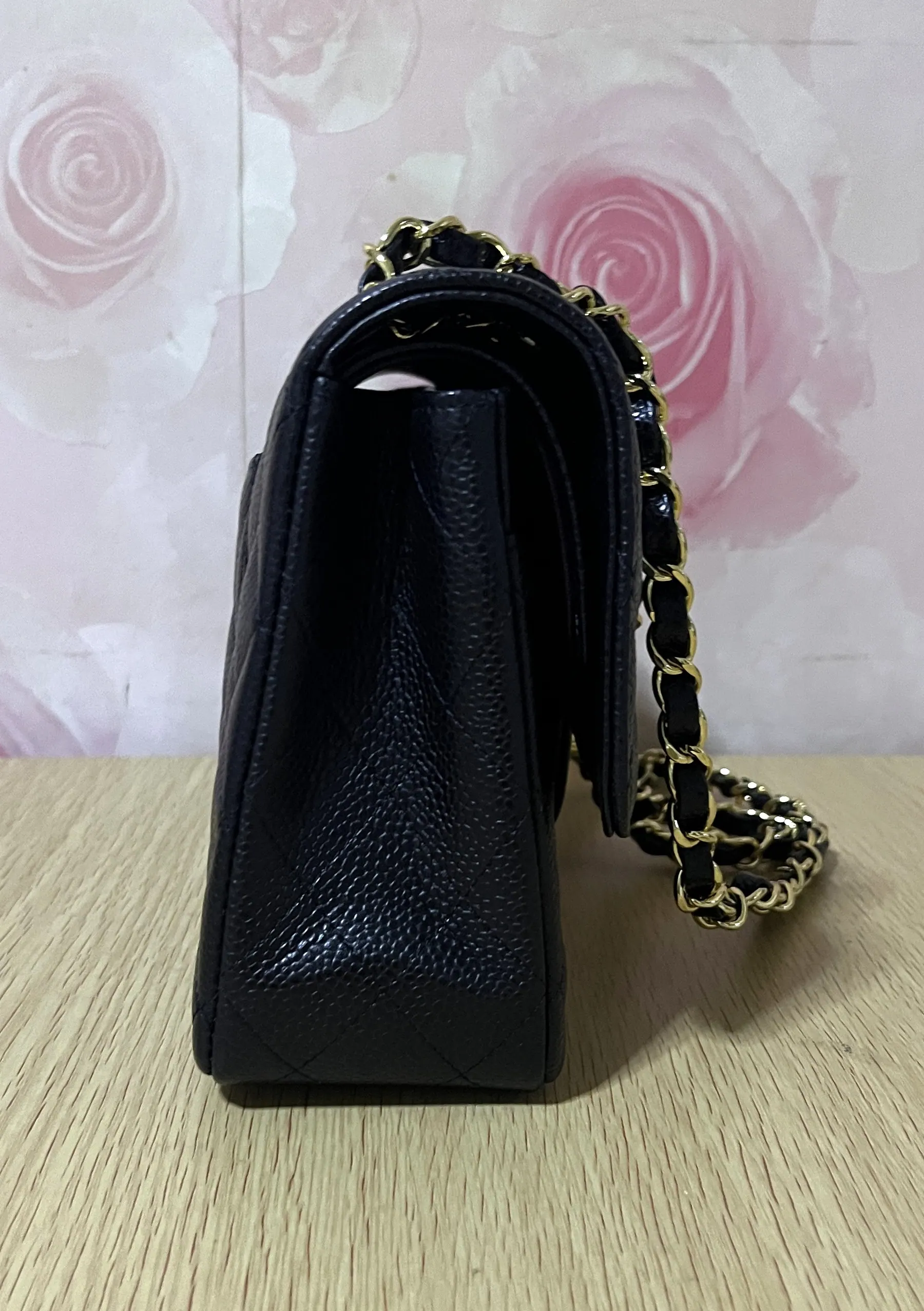 ƆC 经典鱼子酱翻盖包 中号 25cm