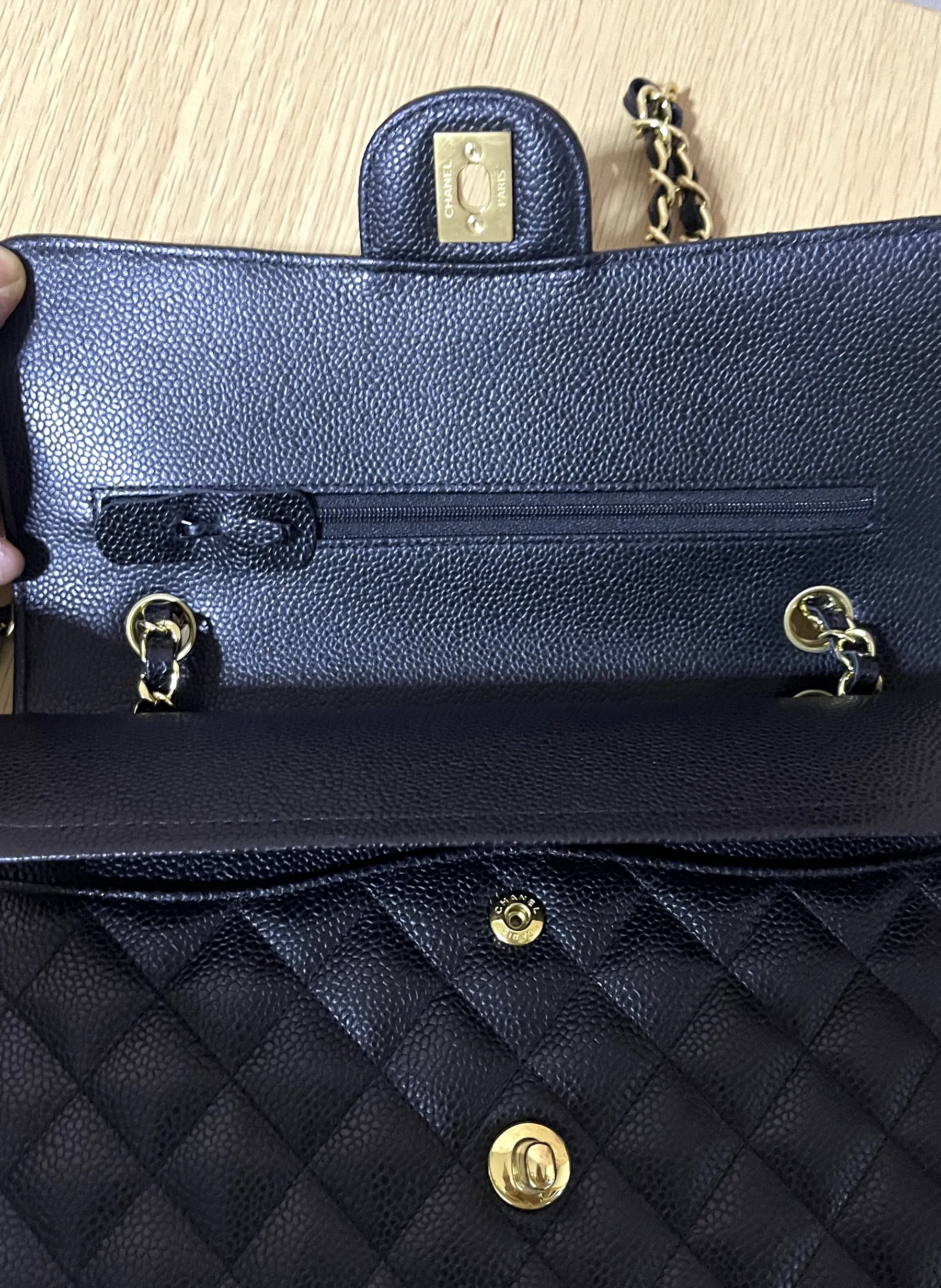 ƆC 经典鱼子酱翻盖包 中号 25cm