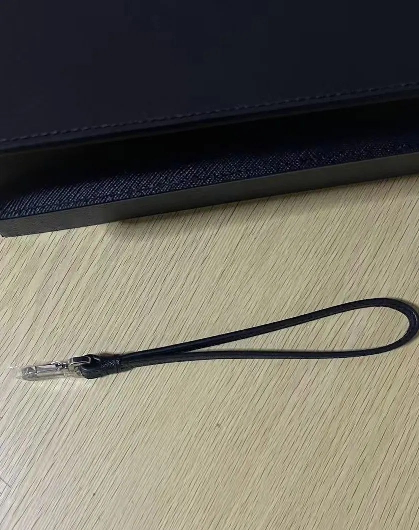 普拉达 Saffiano 手拿包 收纳包 2VF056 17*5*26.5cm