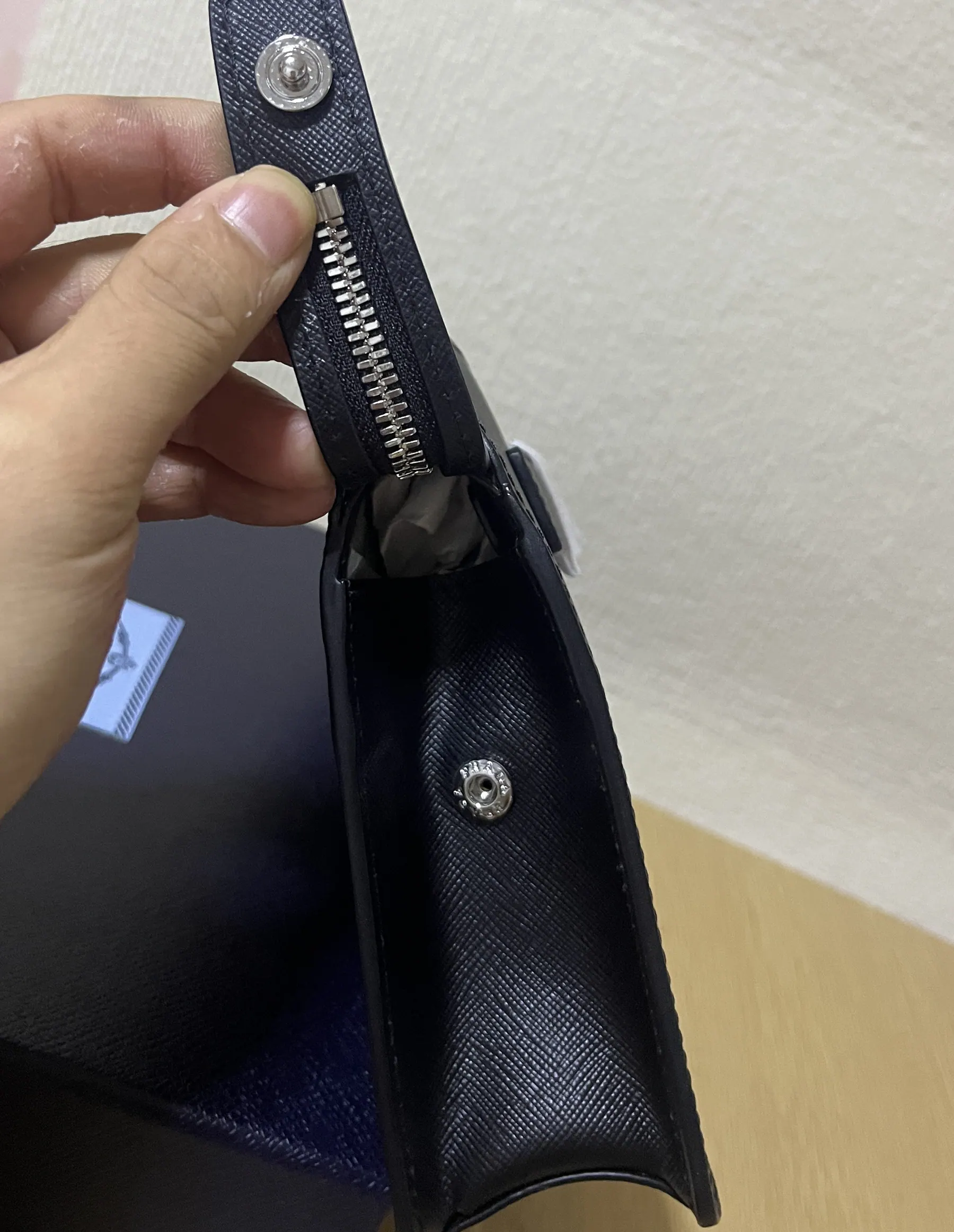 普拉达 Saffiano 手拿包 收纳包 2VF056 17*5*26.5cm