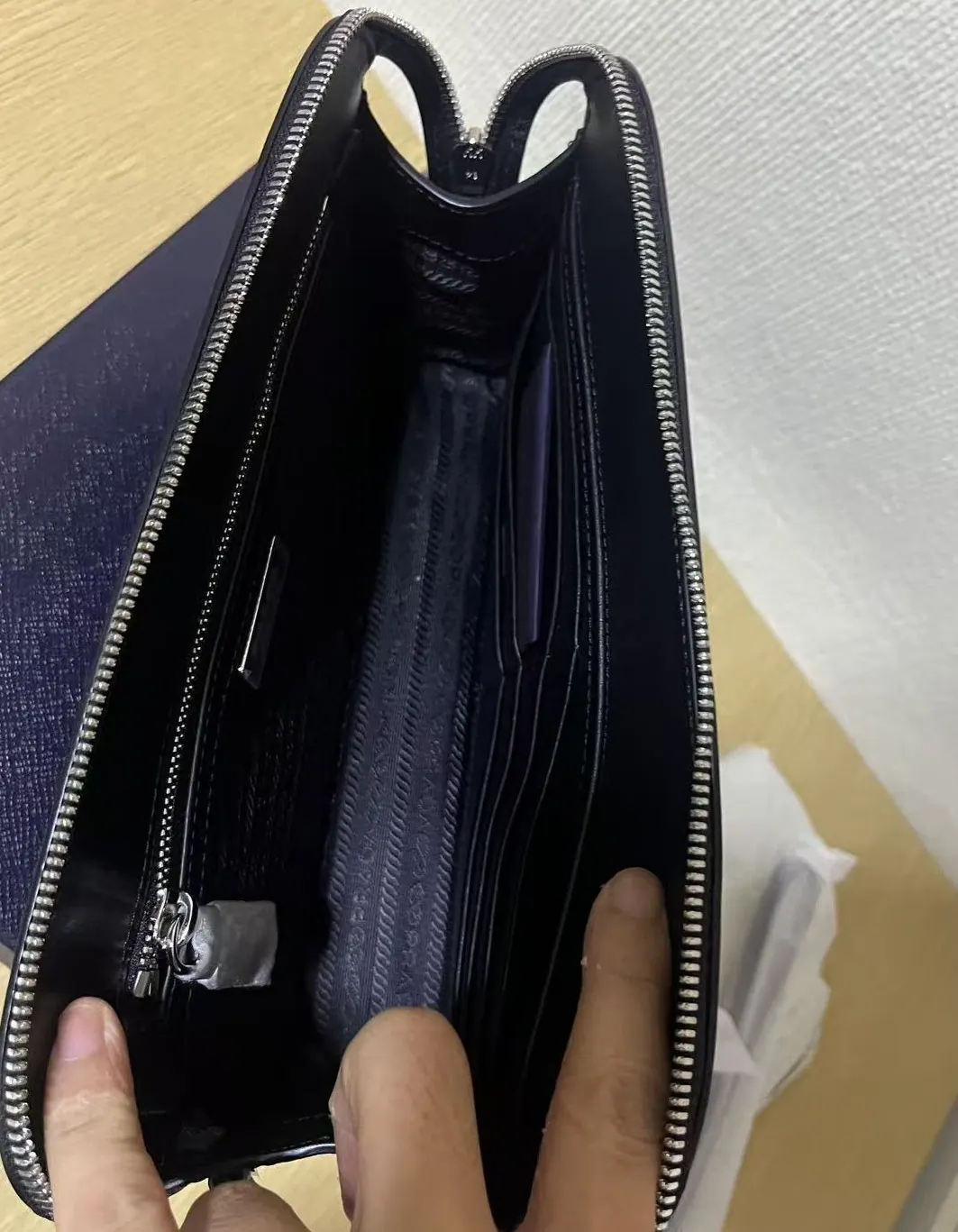 普拉达 Saffiano 手拿包 收纳包 2VF056 17*5*26.5cm