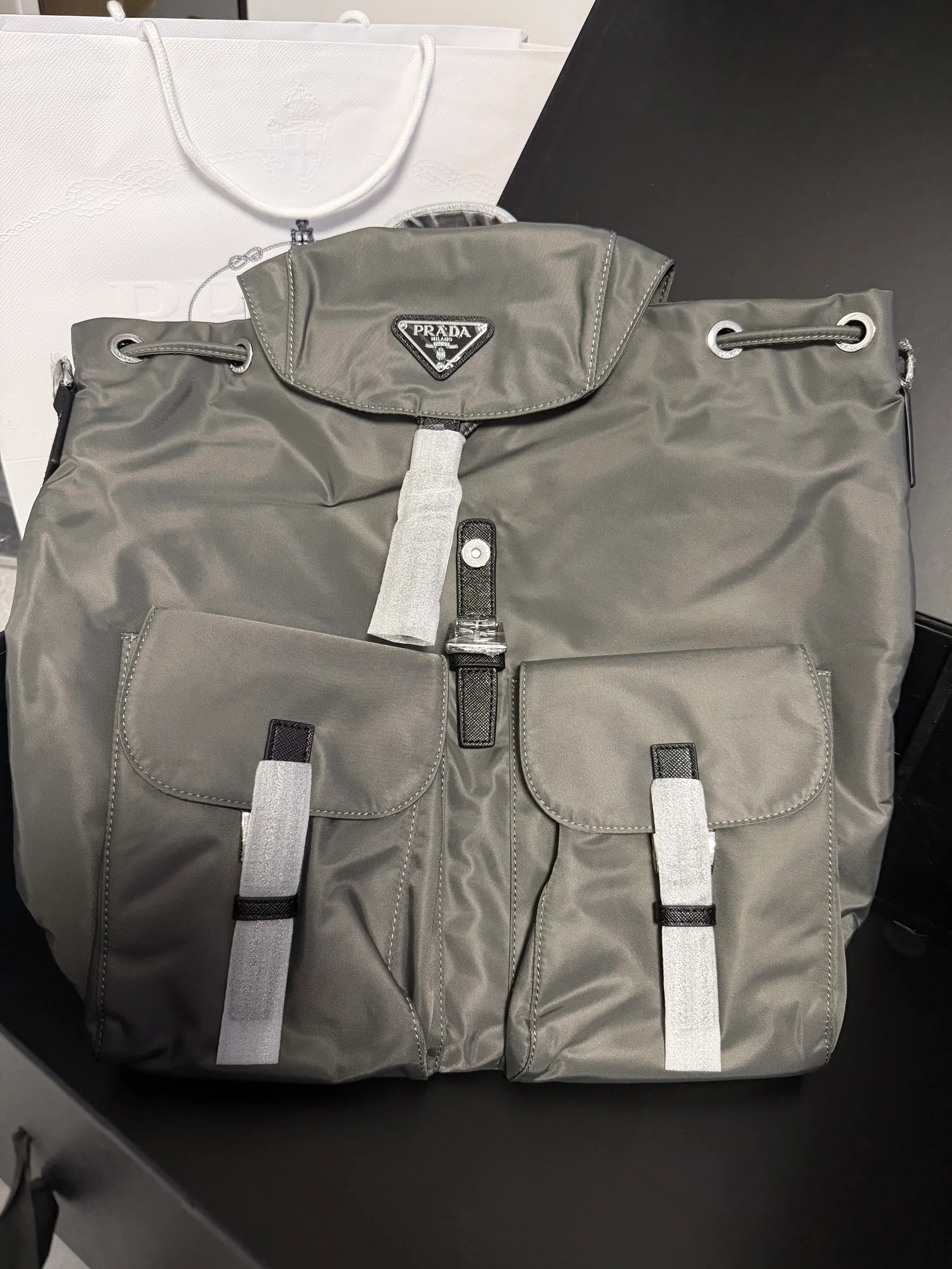 普拉达 Re-Nylon 双肩背包 2VZ110 34x39x15cm
