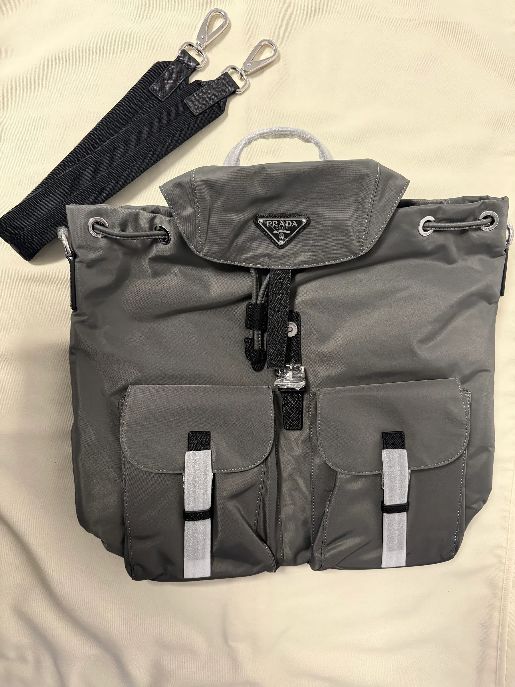 普拉达 Re-Nylon 双肩背包 2VZ110 34x39x15cm