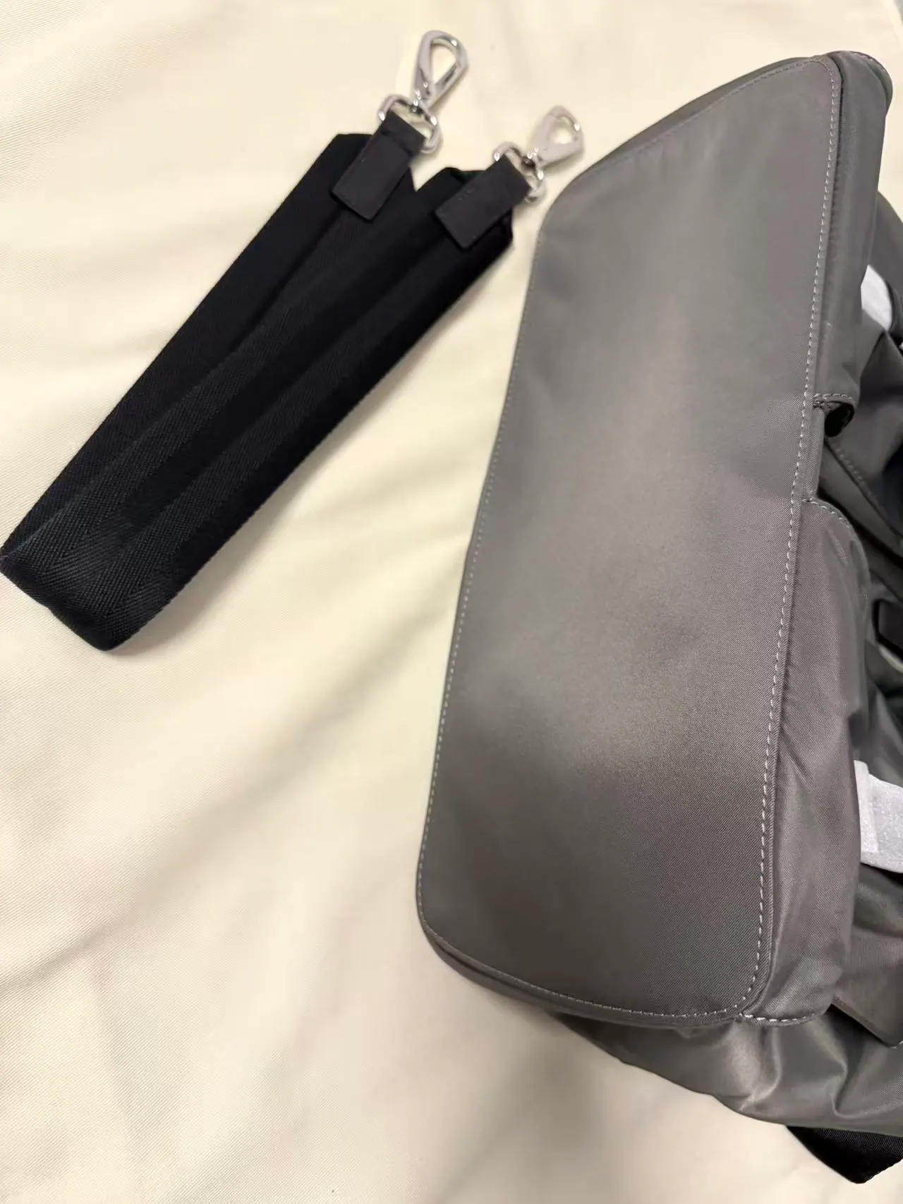 普拉达 Re-Nylon 双肩背包 2VZ110 34x39x15cm