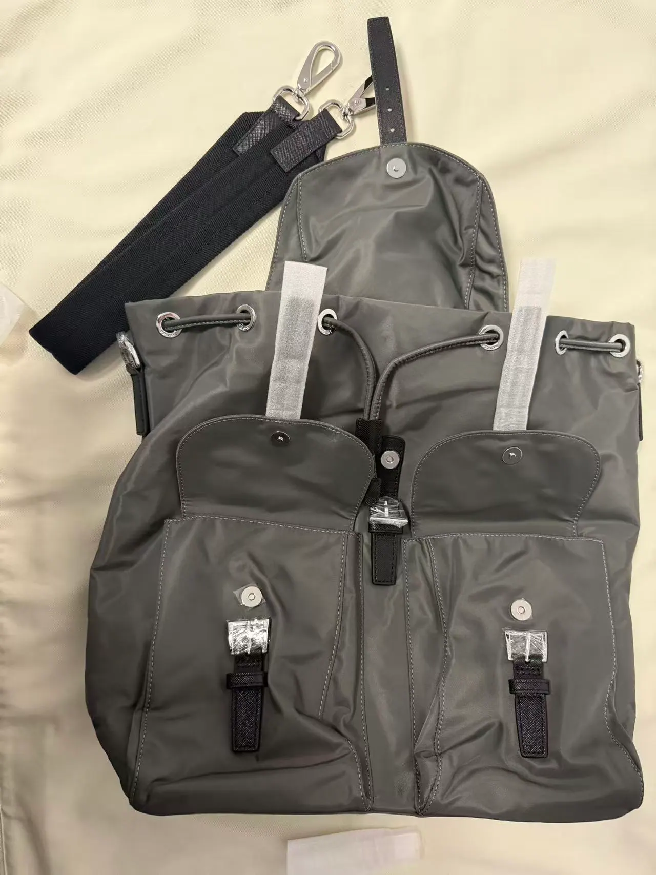 普拉达 Re-Nylon 双肩背包 2VZ110 34x39x15cm