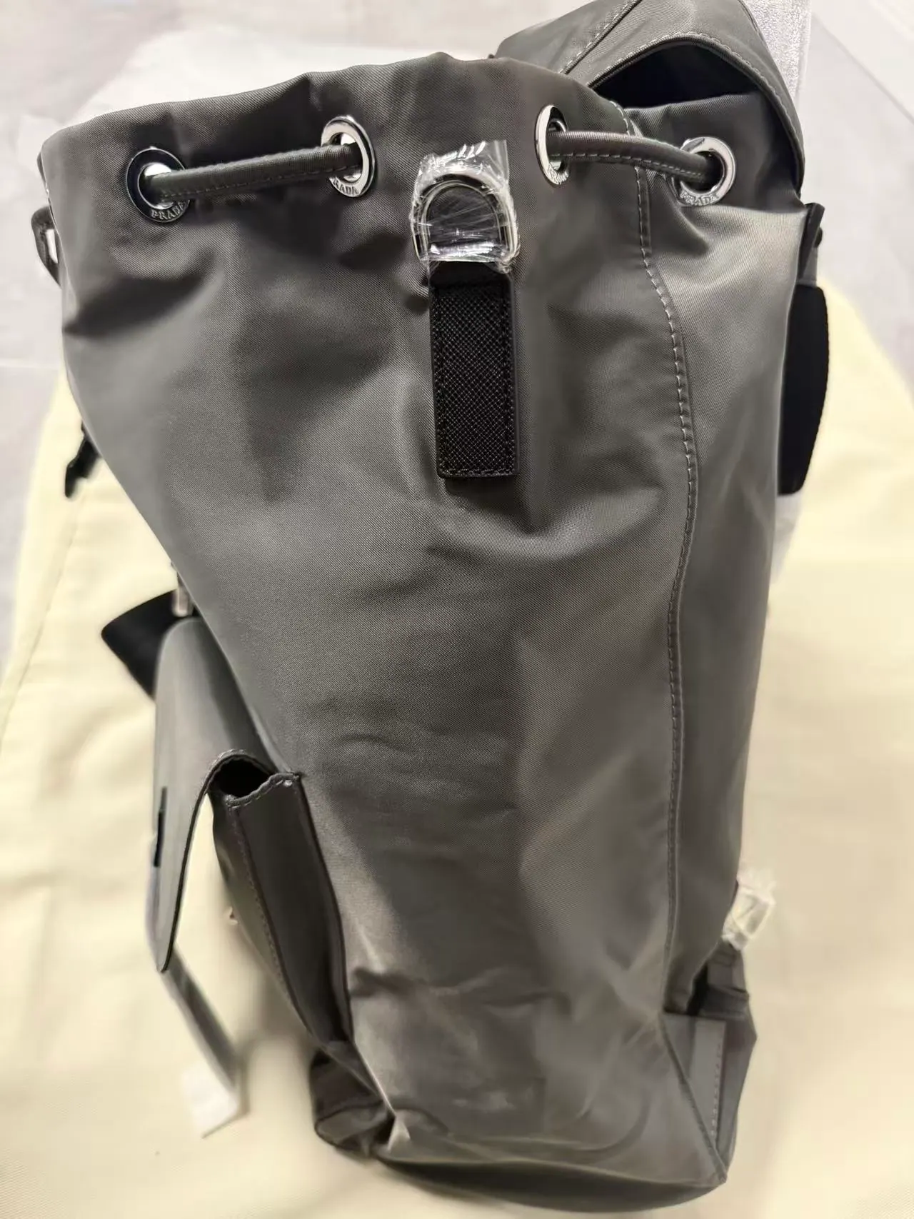 普拉达 Re-Nylon 双肩背包 2VZ110 34x39x15cm