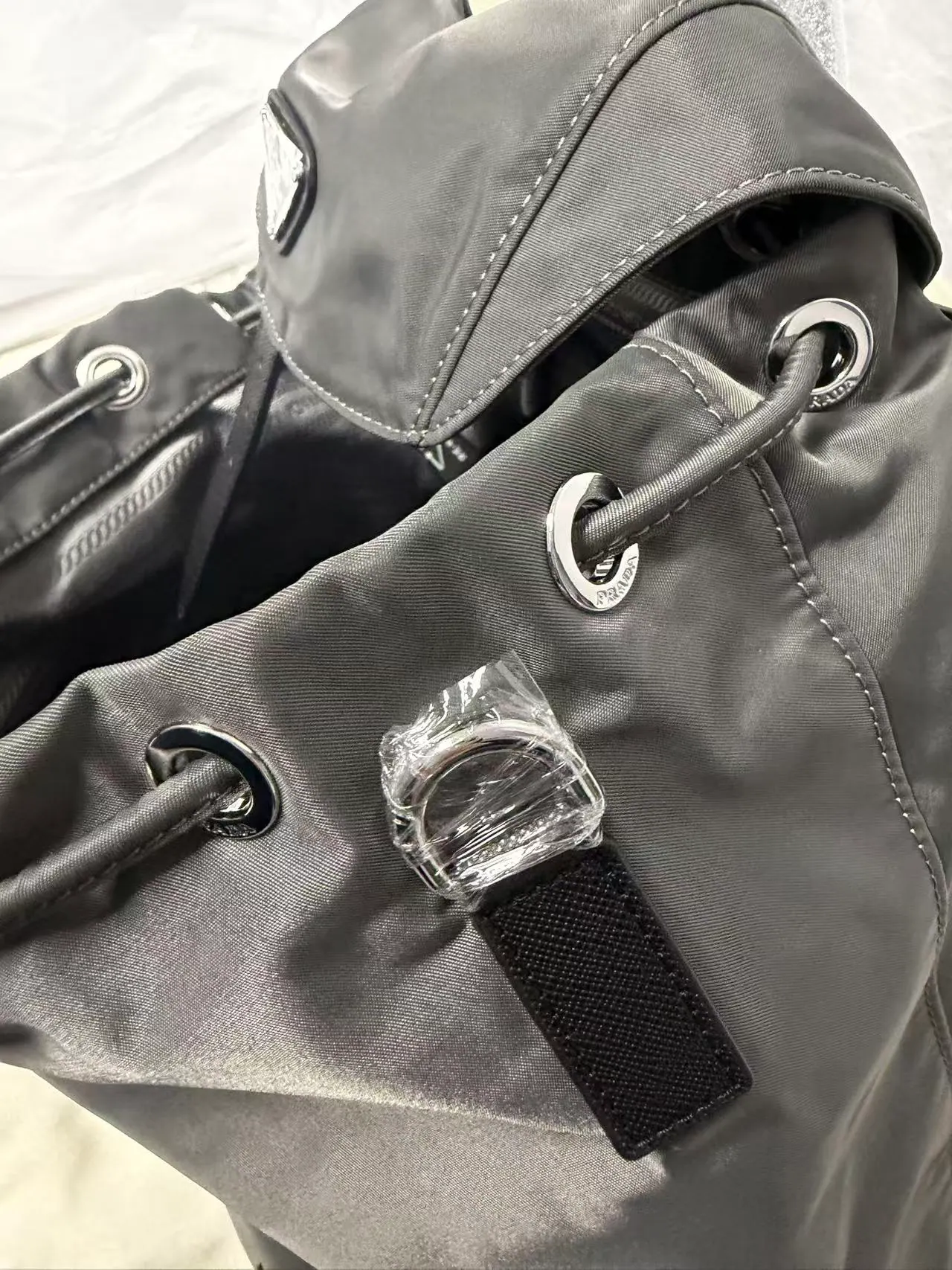 普拉达 Re-Nylon 双肩背包 2VZ110 34x39x15cm
