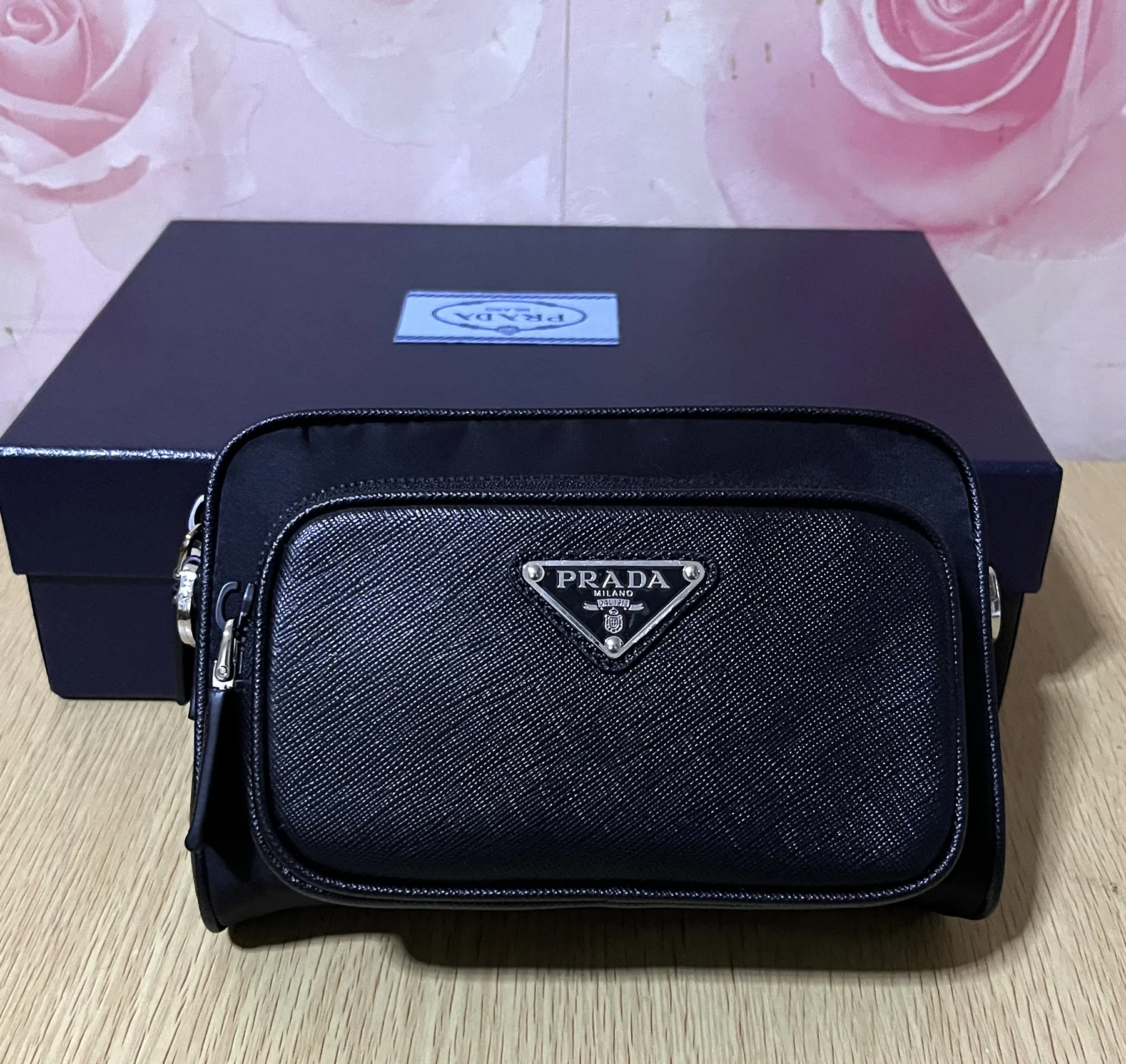 普拉达 Re-Nylon Saffiano 斜挎包 2VH172