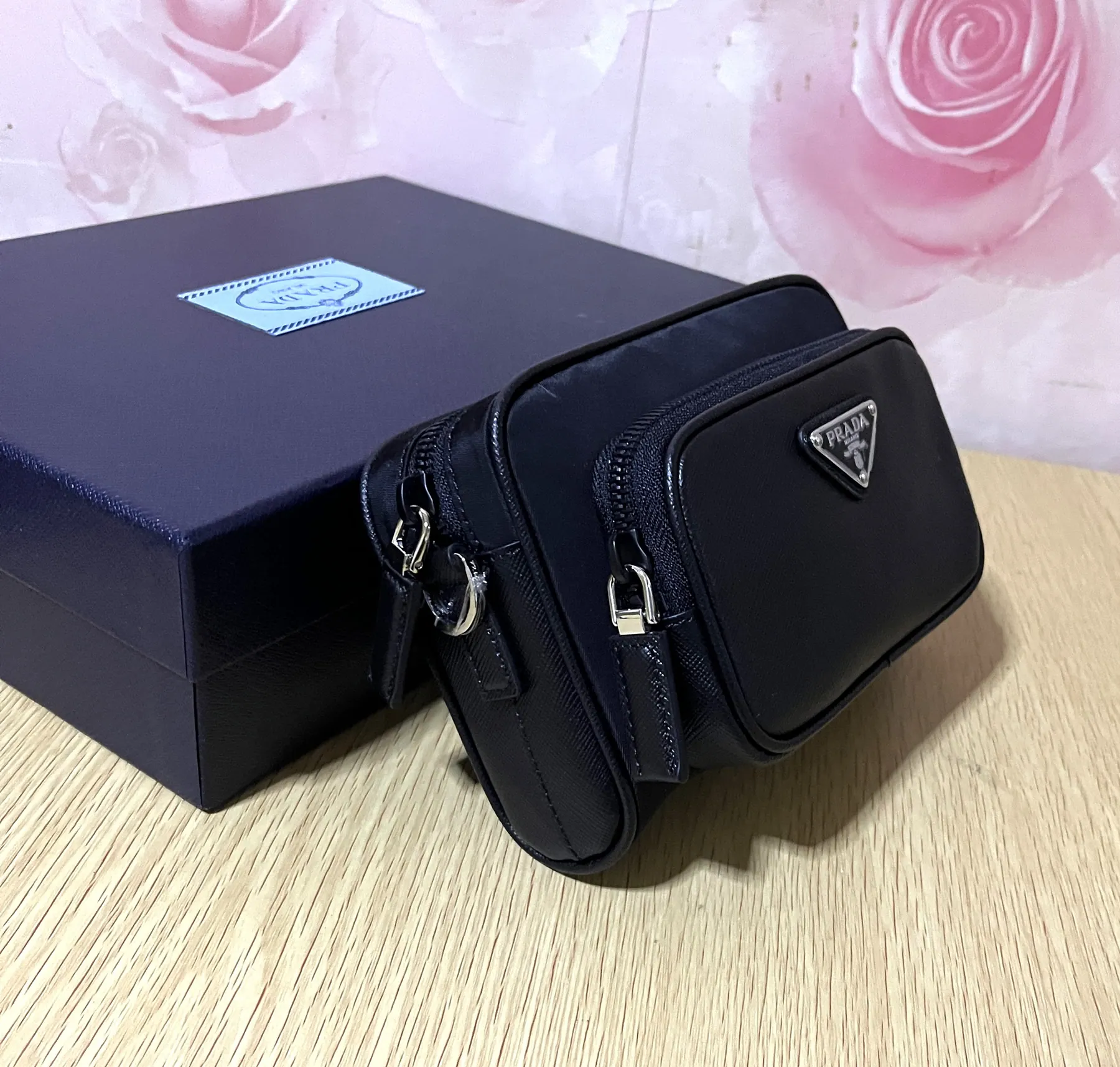 普拉达 Re-Nylon Saffiano 斜挎包 2VH172