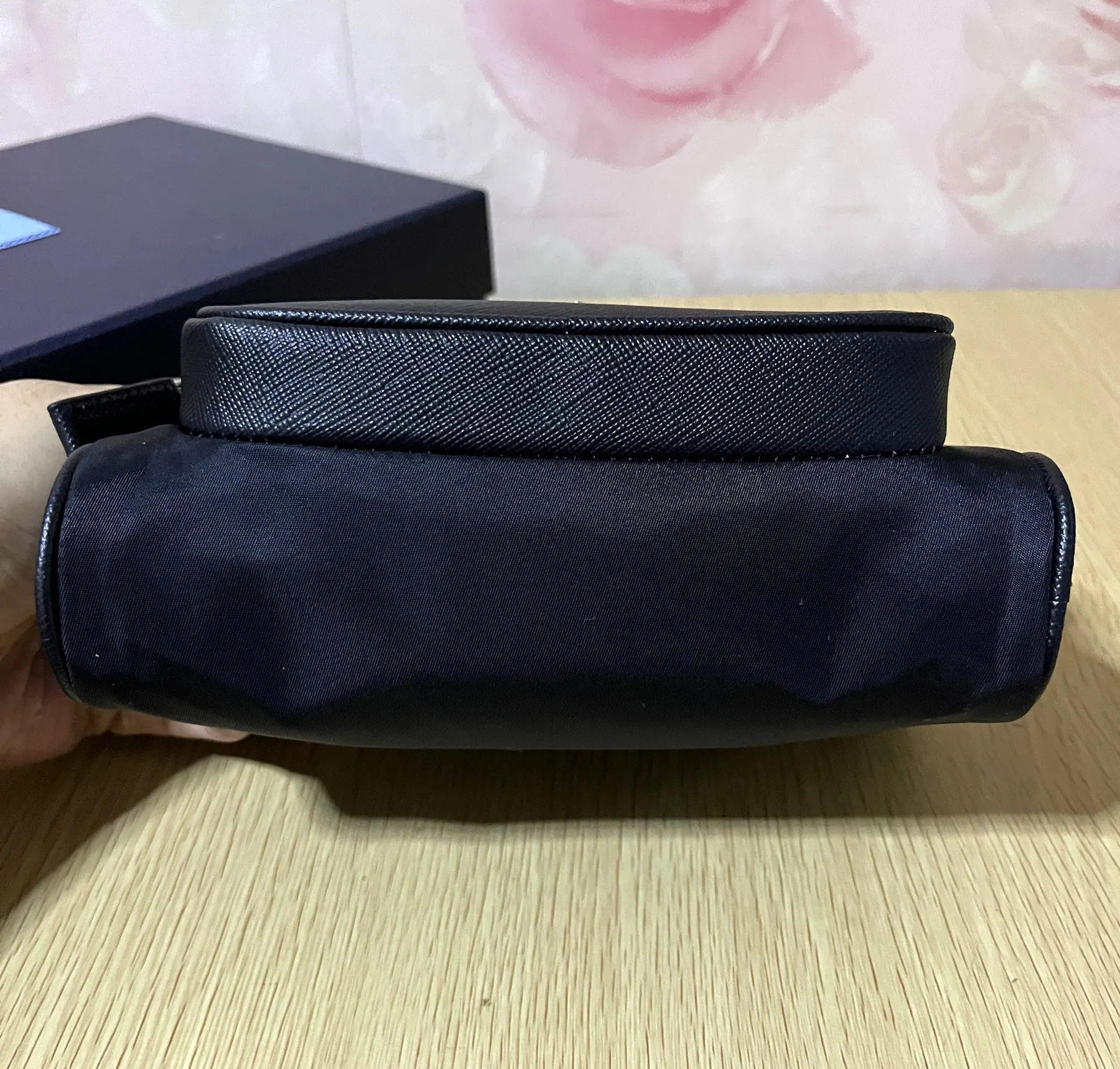 普拉达 Re-Nylon Saffiano 斜挎包 2VH172