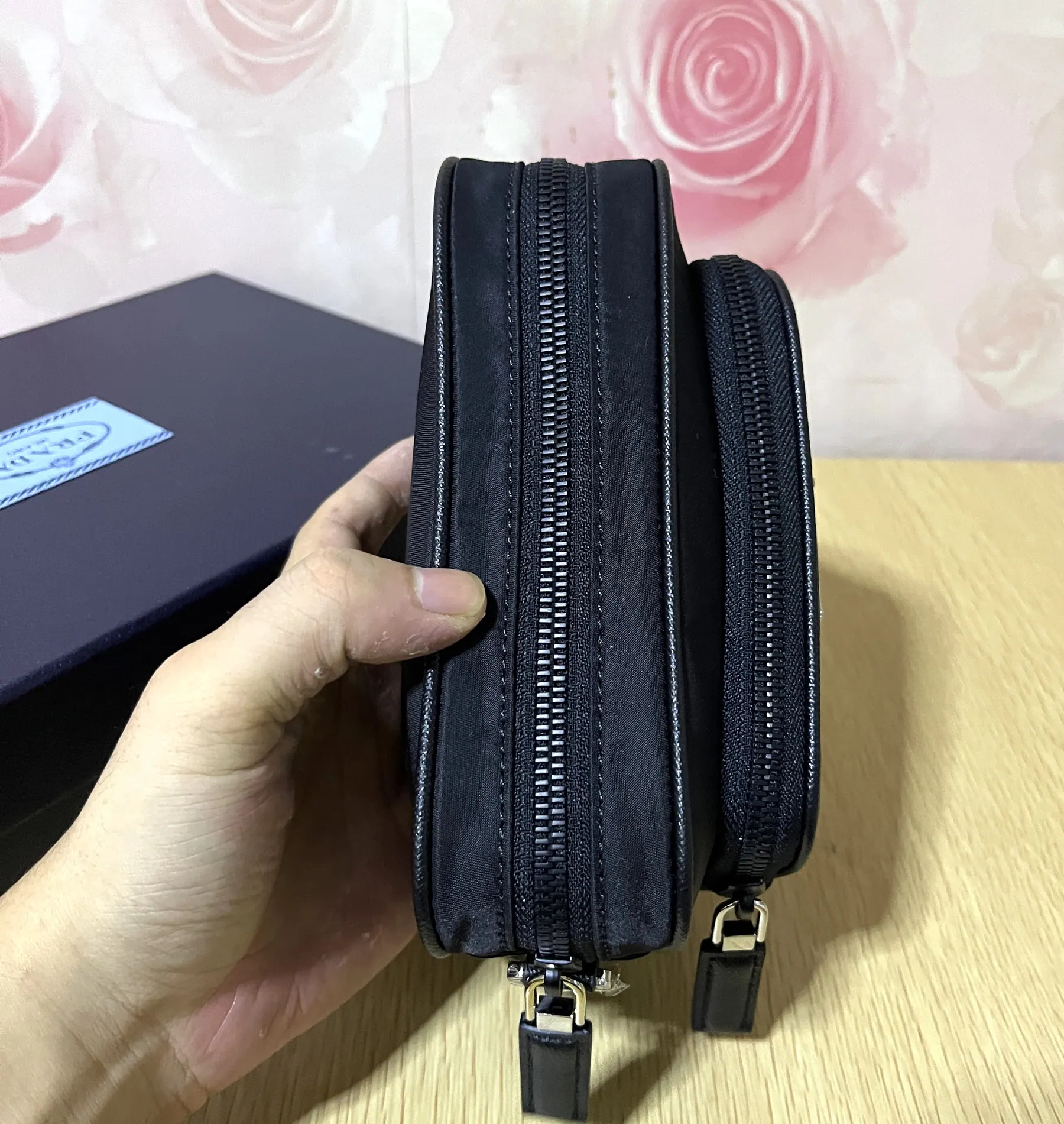 普拉达 Re-Nylon Saffiano 斜挎包 2VH172