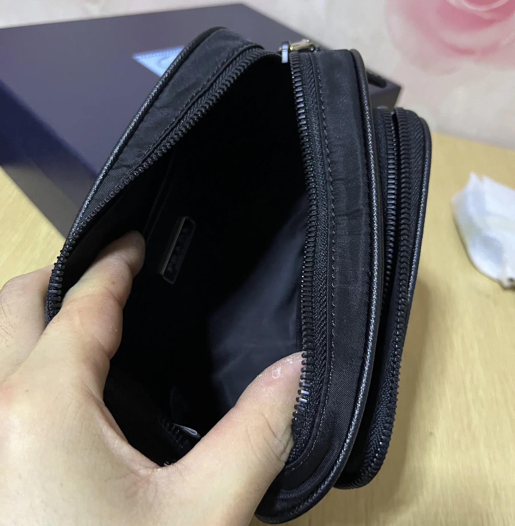 普拉达 Re-Nylon Saffiano 斜挎包 2VH172