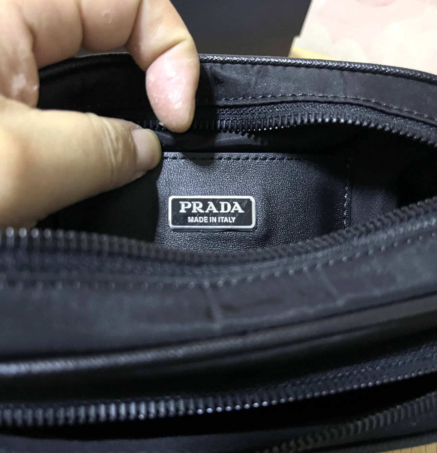 普拉达 Re-Nylon Saffiano 斜挎包 2VH172