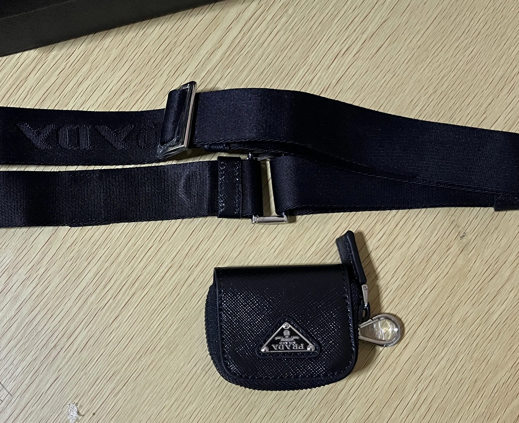普拉达 Re-Nylon Saffiano 斜挎包 2VH172