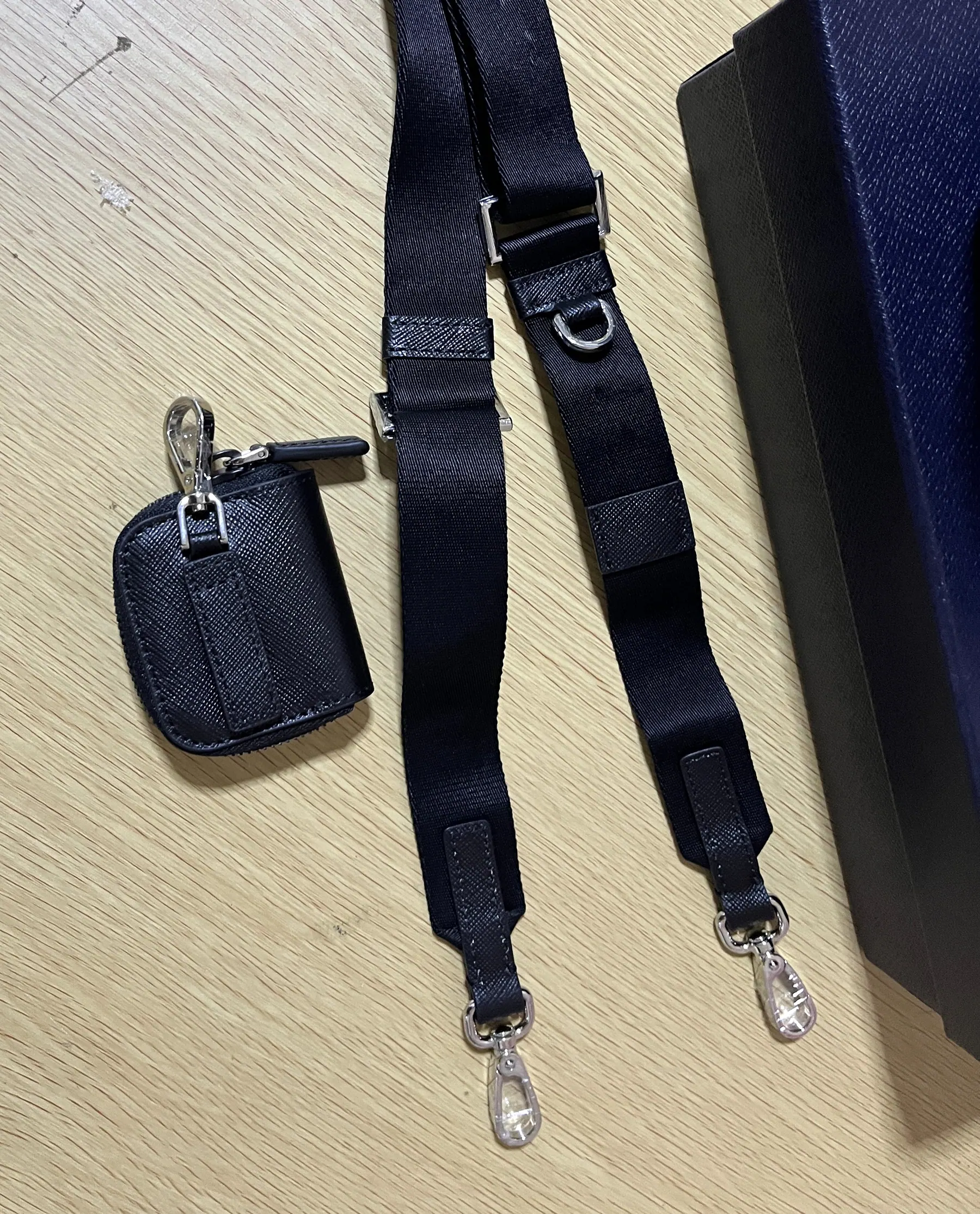 普拉达 Re-Nylon Saffiano 斜挎包 2VH172