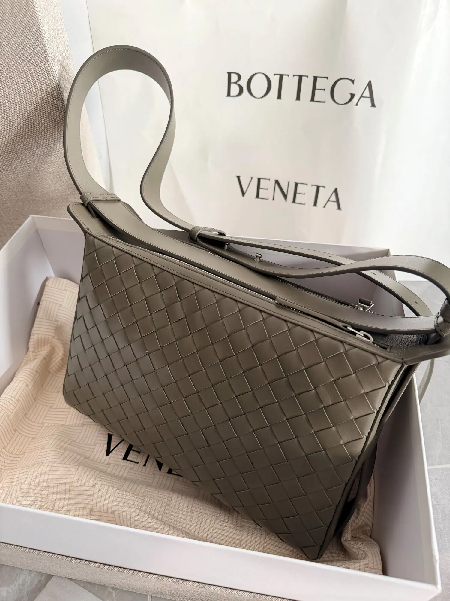 Bottega Veneta Tribeca 顶部提手包 836016 30.5*20*9cm