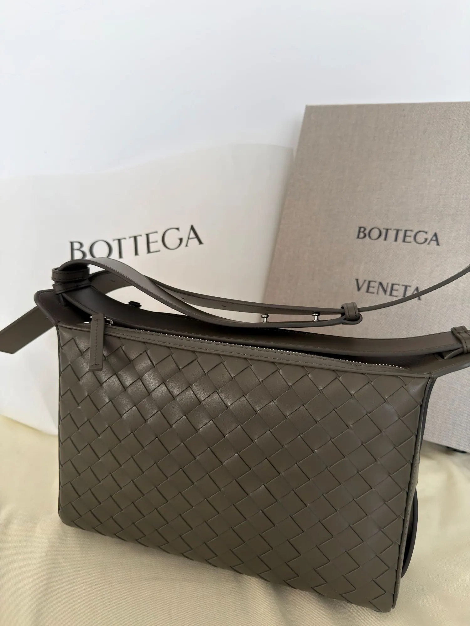 Bottega Veneta Tribeca 顶部提手包 836016 30.5*20*9cm