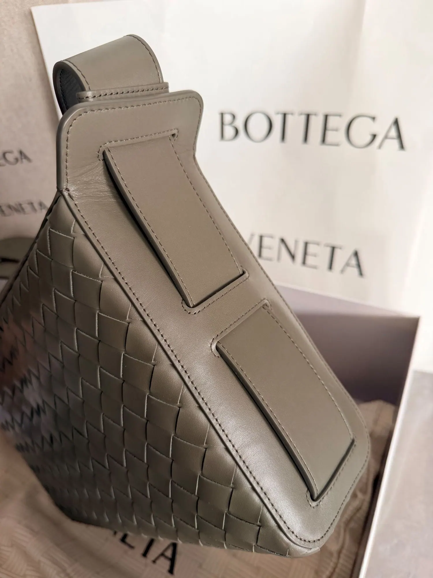 Bottega Veneta Tribeca 顶部提手包 836016 30.5*20*9cm