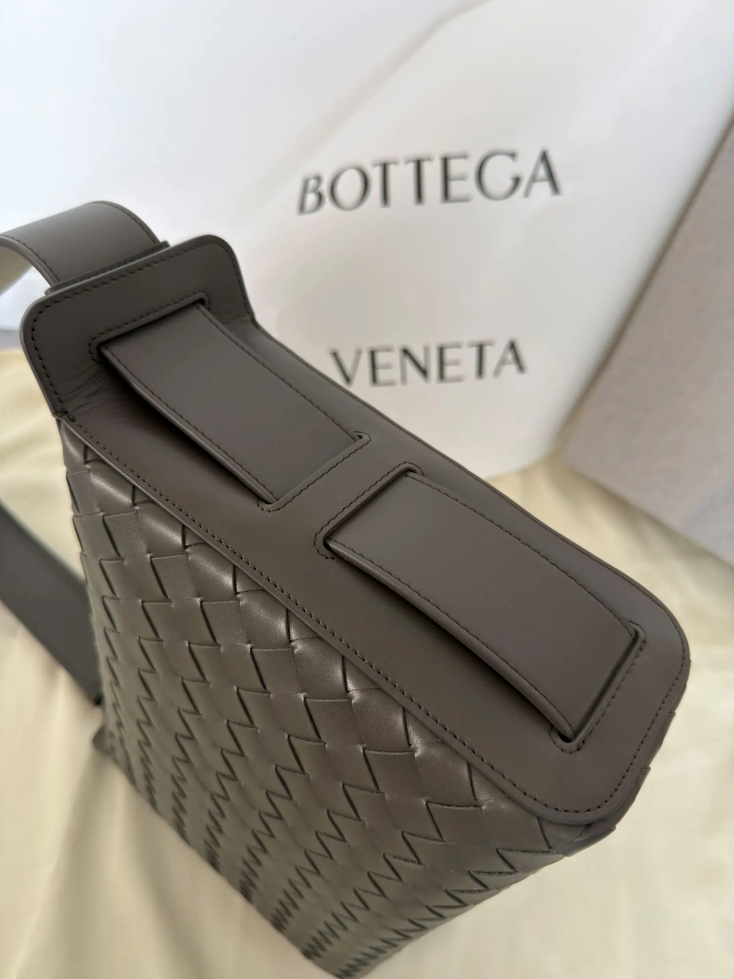 Bottega Veneta Tribeca 顶部提手包 836016 30.5*20*9cm