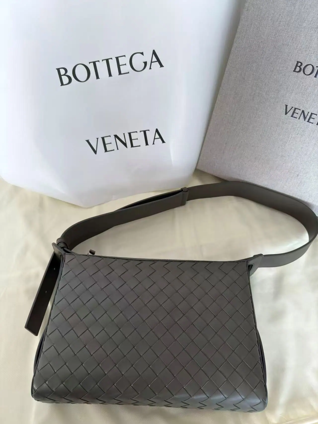 Bottega Veneta Tribeca 顶部提手包 836016 30.5*20*9cm