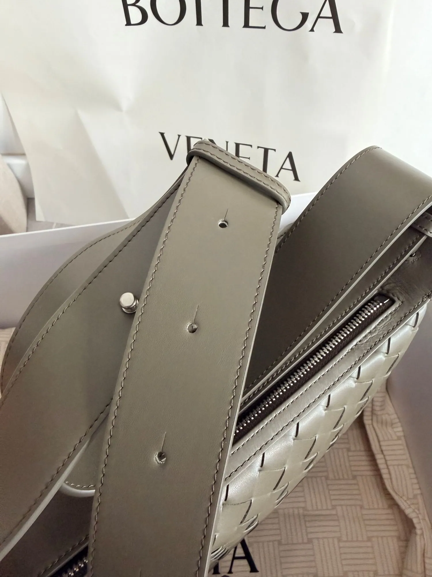 Bottega Veneta Tribeca 顶部提手包 836016 30.5*20*9cm