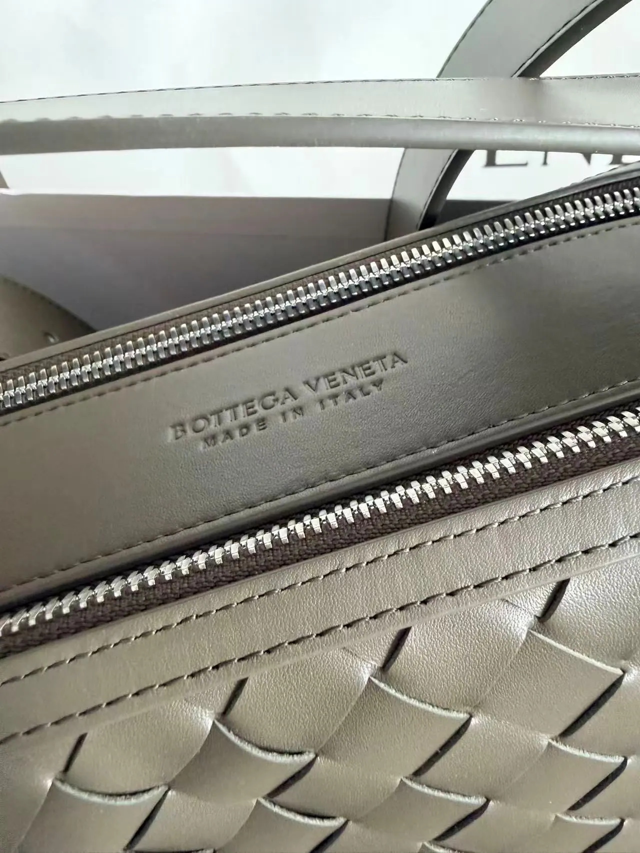 Bottega Veneta Tribeca 顶部提手包 836016 30.5*20*9cm