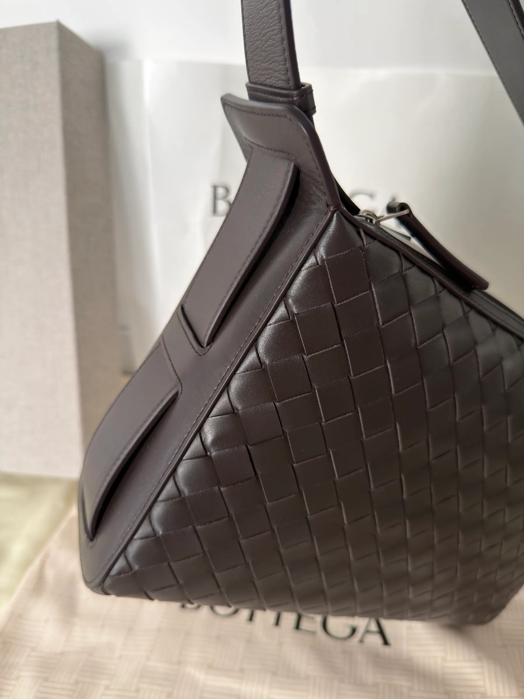 Bottega Veneta Tribeca 顶部手柄包 836016 30.5*20*9cm