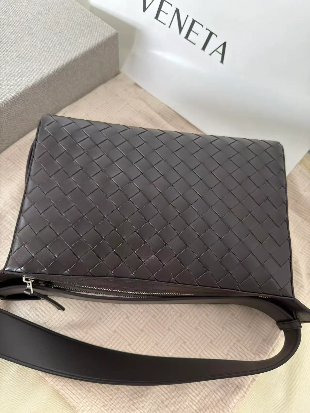 Bottega Veneta Tribeca 顶部手柄包 836016 30.5*20*9cm